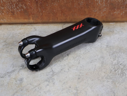 Vorbau von Bontrager, BONTRAGER XXX BLENDR VORBAU OCLV CARBON - 17° – 31,8 MM / 1 - 1/8" – 130MM vor USEDBIKES - OB.DE Hintergrund