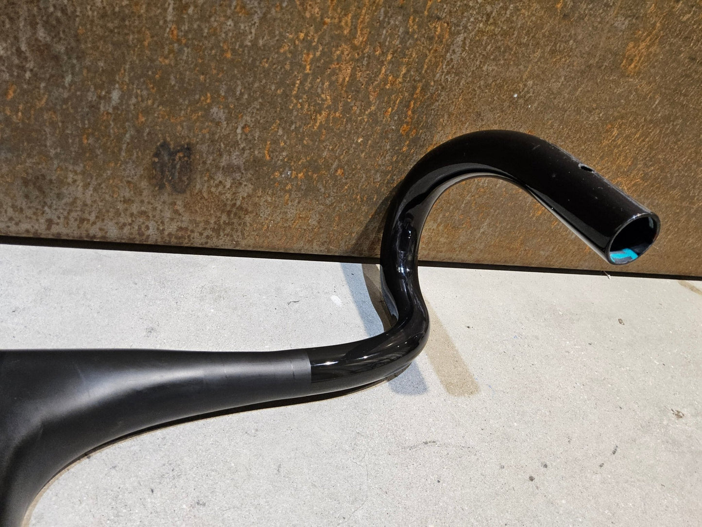 Lenker von Bontrager, BONTRAGER XXX LENKER - / VORBAUEINHEIT RENNRAD LENKER 420 / 120MM vor USEDBIKES - OB.DE Hintergrund