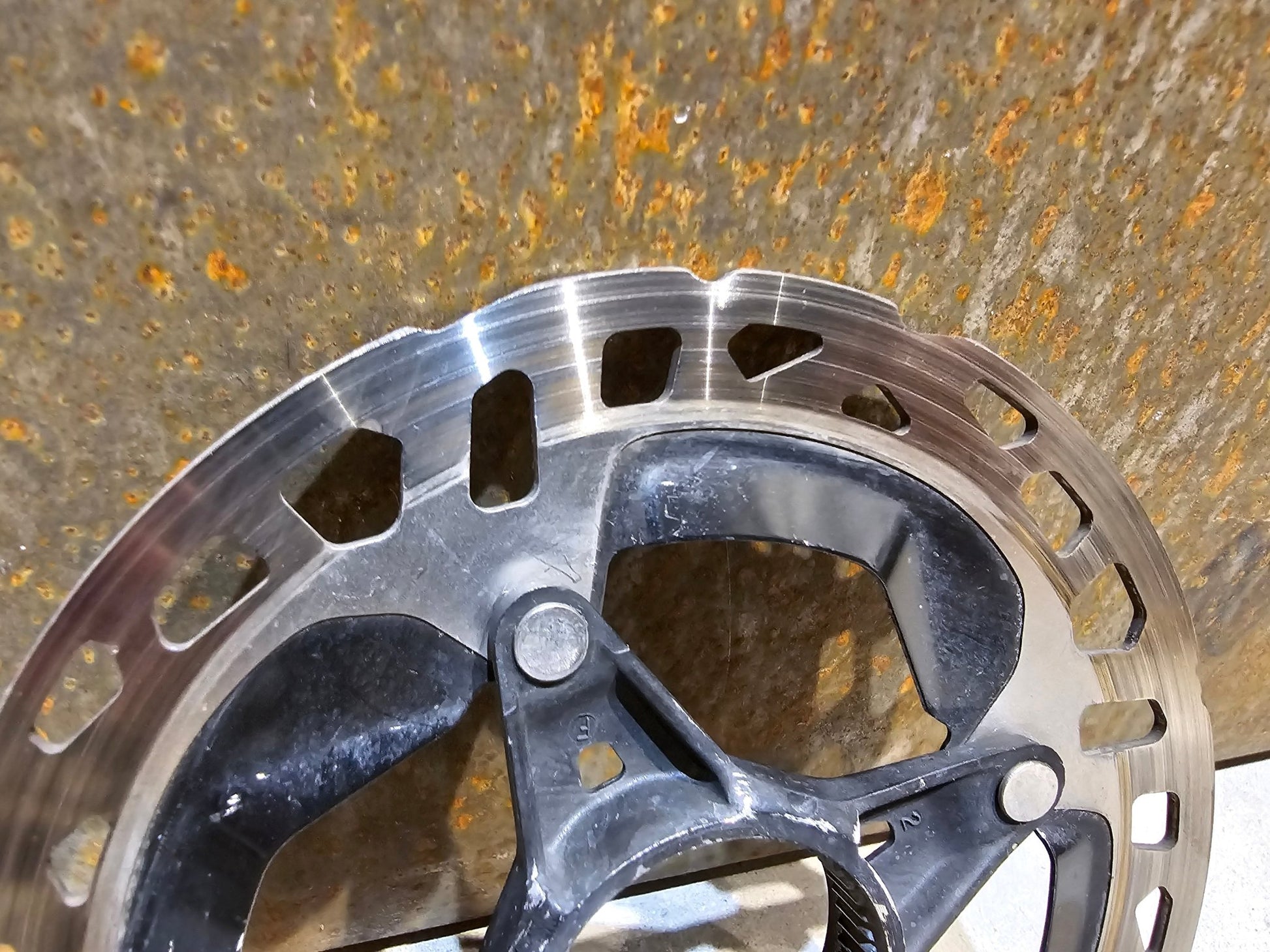 Bremsscheibe von Shimano, BREMSSCHEIBE SHIMANO RT - MT900 - SS DURA ACE XTR 140MM / MIN 1.6MM in variant_title vor USEDBIKES - OB.DE Hintergrund