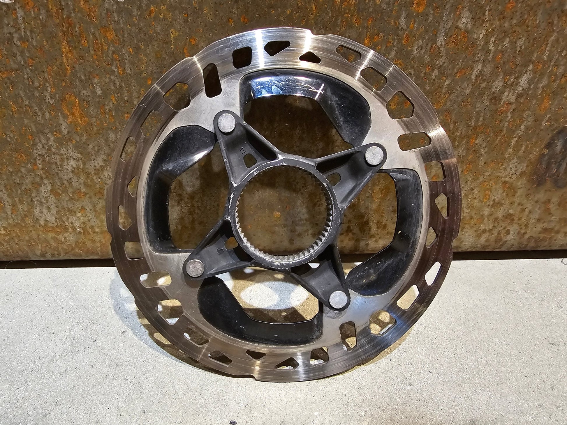 Bremsscheibe von Shimano, BREMSSCHEIBE SHIMANO RT - MT900 - SS DURA ACE XTR 140MM / MIN 1.6MM in variant_title vor USEDBIKES - OB.DE Hintergrund