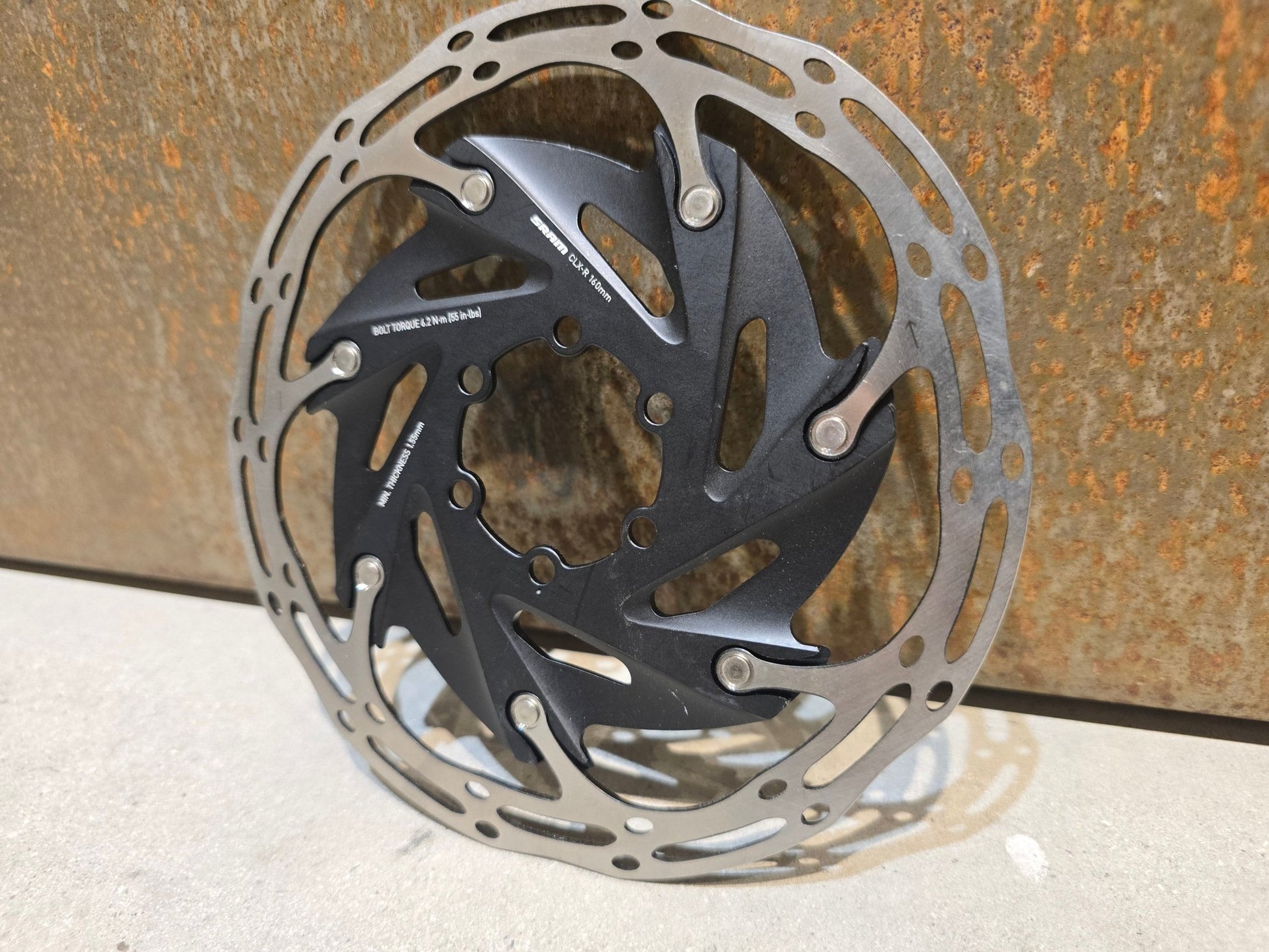 Bremsscheibe von Sram, BREMSSCHEIBE SRAM CENTERLINE XR ROUNDED 6 - LOCH / 160MM in variant_title vor USEDBIKES - OB.DE Hintergrund