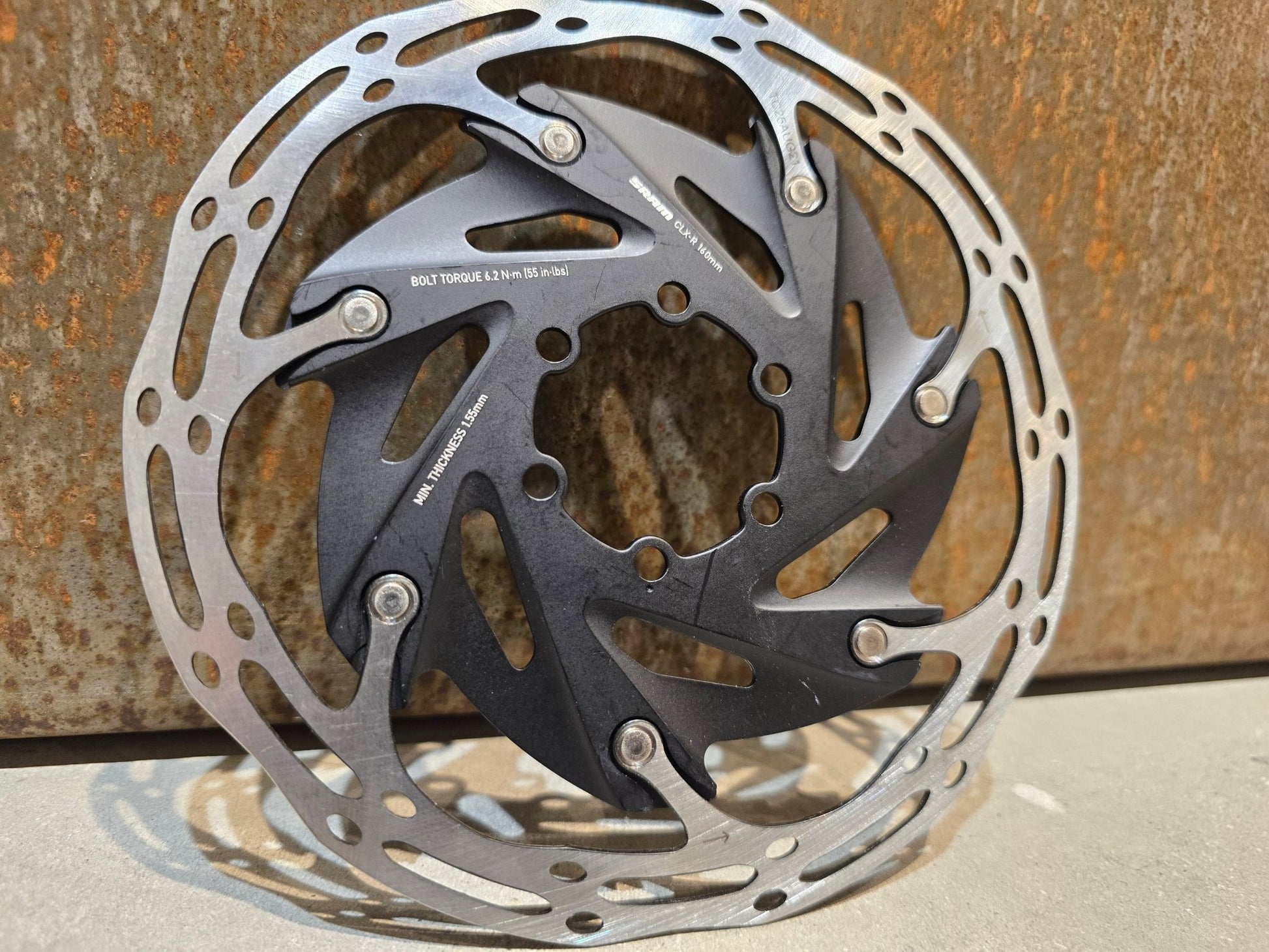 Bremsscheibe von Sram, BREMSSCHEIBE SRAM CENTERLINE XR ROUNDED 6 - LOCH / 160MM in variant_title vor USEDBIKES - OB.DE Hintergrund