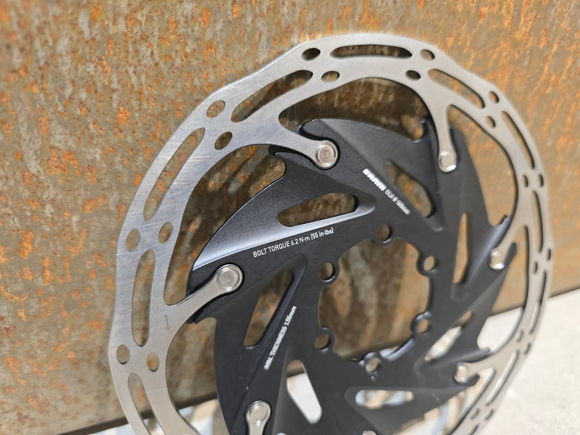 Bremsscheibe von Sram, BREMSSCHEIBE SRAM CENTERLINE XR ROUNDED 6 - LOCH / 160MM in variant_title vor USEDBIKES - OB.DE Hintergrund