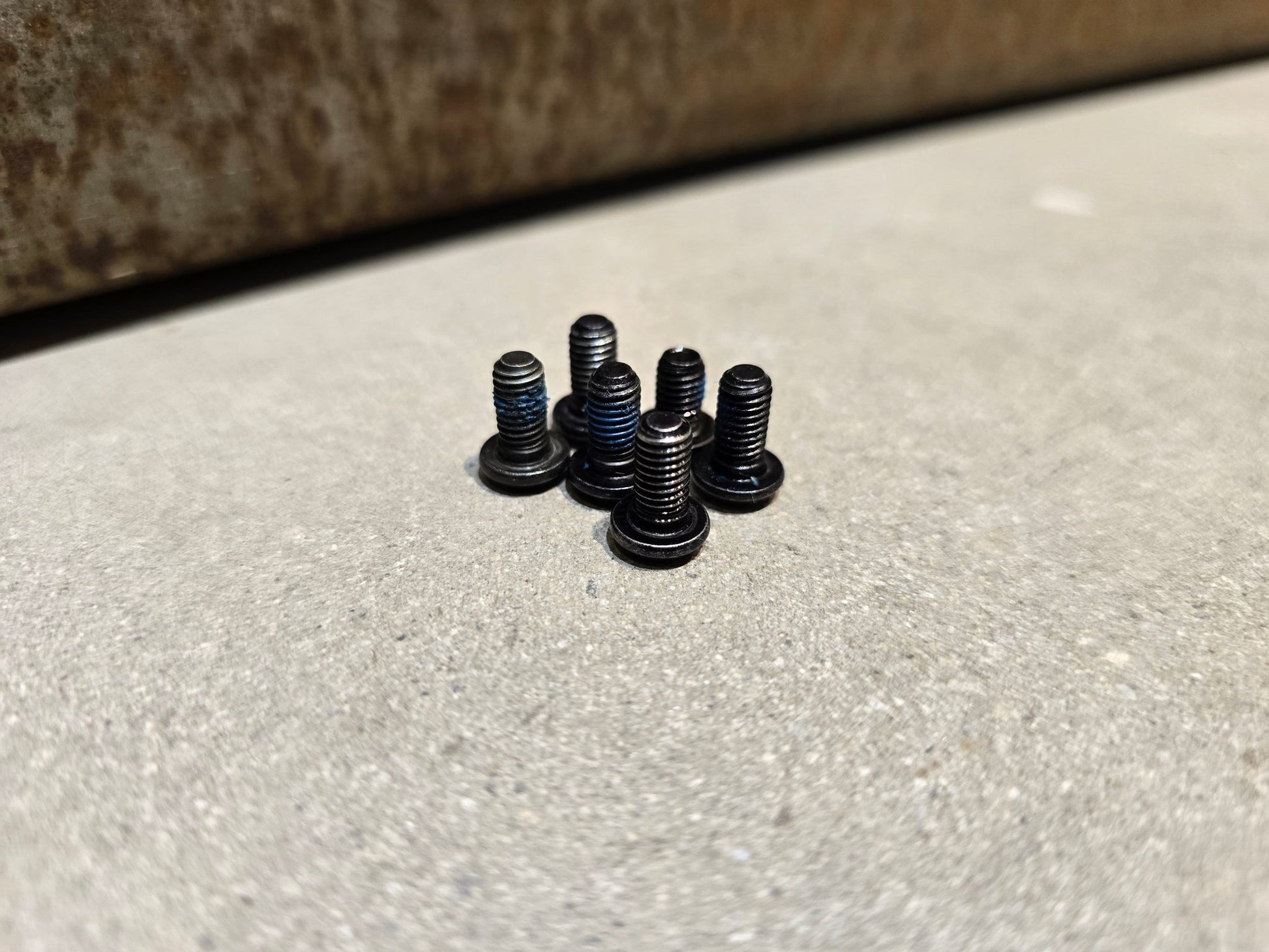 Bremsscheibe von Sram, BREMSSCHEIBE SRAM CENTERLINE XR ROUNDED 6 - LOCH / 160MM in variant_title vor USEDBIKES - OB.DE Hintergrund