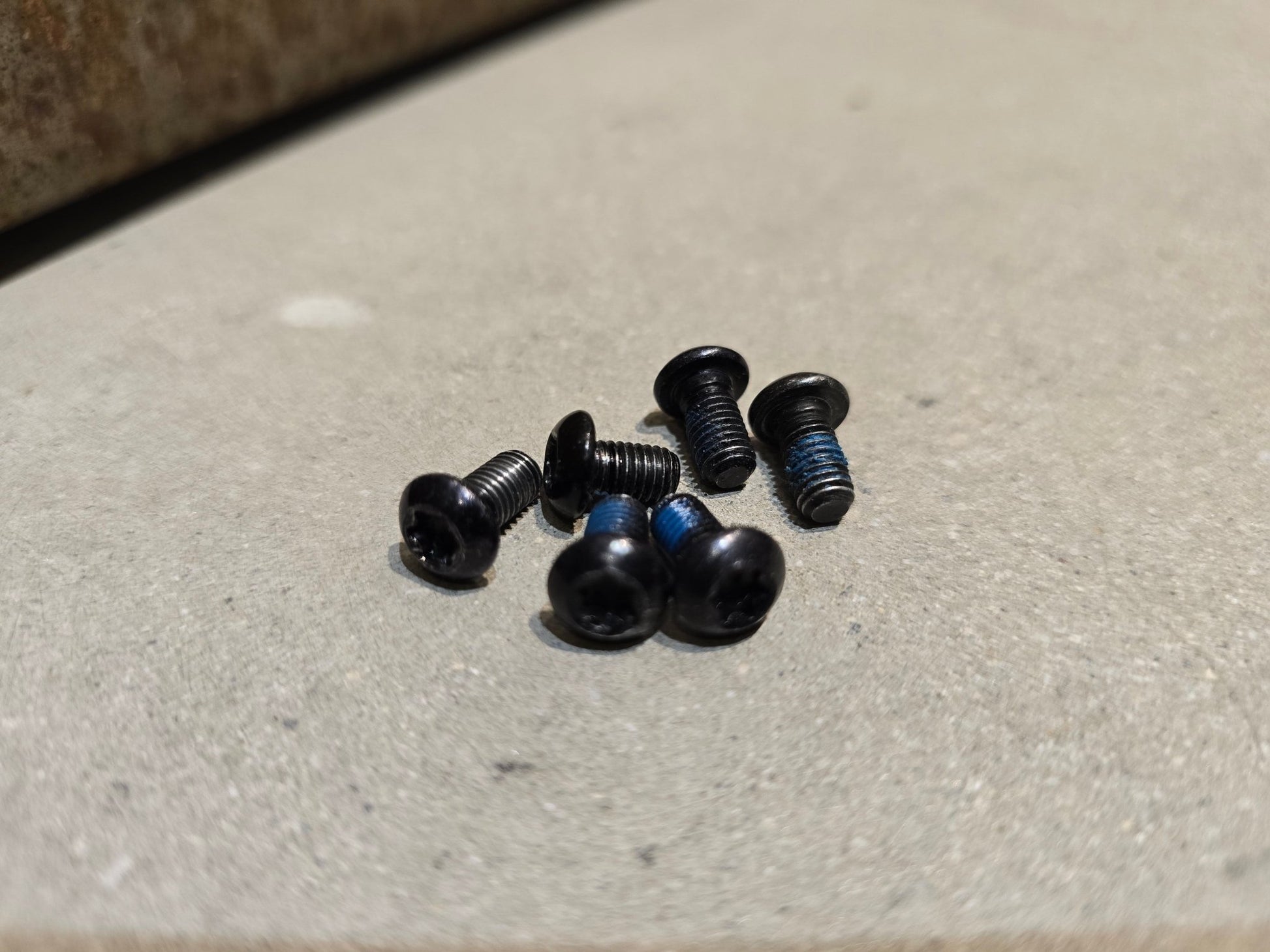 Bremsscheibe von Sram, BREMSSCHEIBE SRAM CENTERLINE XR ROUNDED 6 - LOCH / 160MM in variant_title vor USEDBIKES - OB.DE Hintergrund