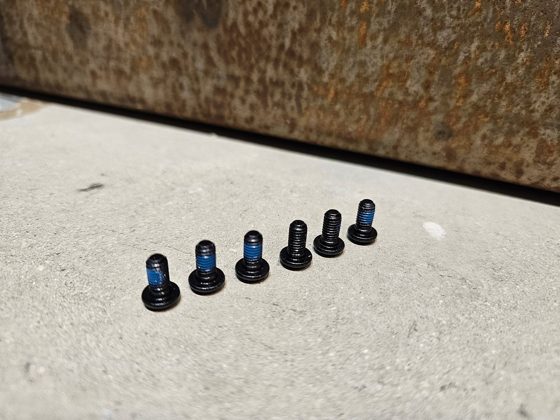 Bremsscheibe von Sram, BREMSSCHEIBE SRAM HS2 6 - LOCH 180 / 160MM in variant_title vor USEDBIKES - OB.DE Hintergrund