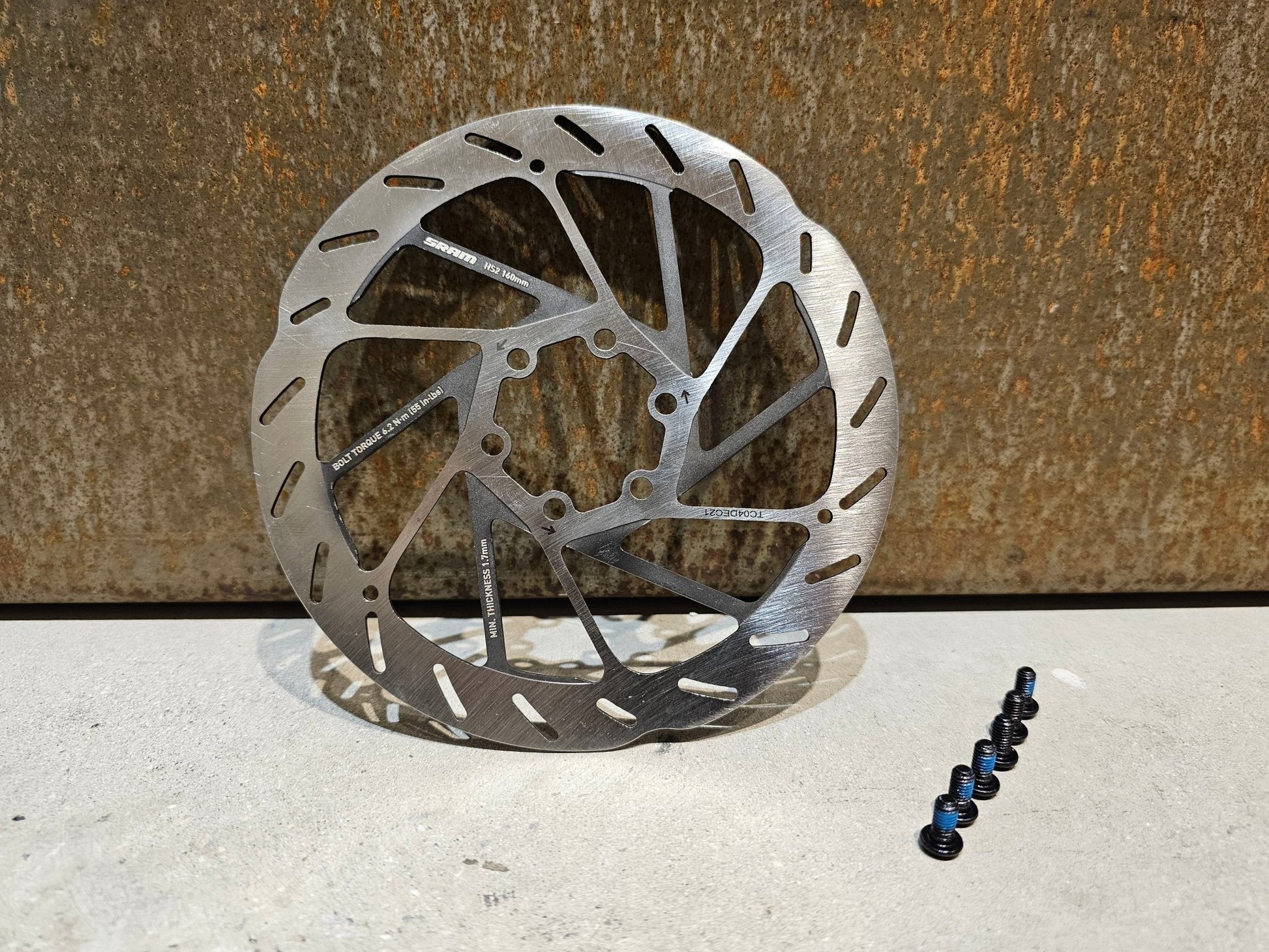 Bremsscheibe von Sram, BREMSSCHEIBE SRAM HS2 6 - LOCH 180 / 160MM in variant_title vor USEDBIKES - OB.DE Hintergrund