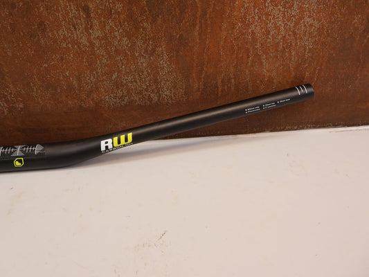Lenker von Burgtec, BURGTEC RIDE WIDE CARBON DH LENKER 35MM 20MM vor USEDBIKES-OB.DE Hintergrund