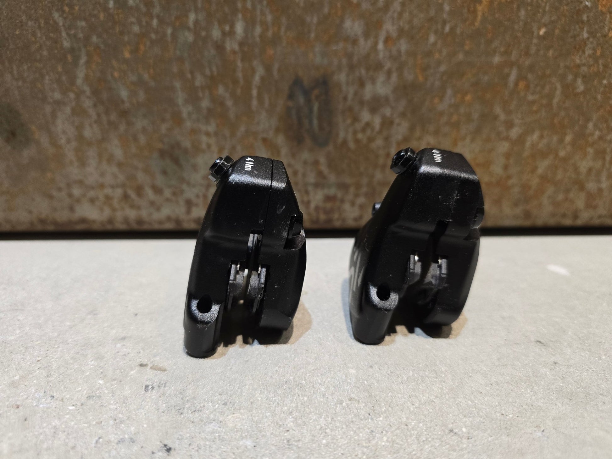 Schaltgruppen von Campagnolo, CAMPAGNOLO EKAR 13S SCHALTGRUPPE / RD / KASSETTE / SHIFTER / 1 x 13 FACH in variant_title vor USEDBIKES - OB.DE Hintergrund