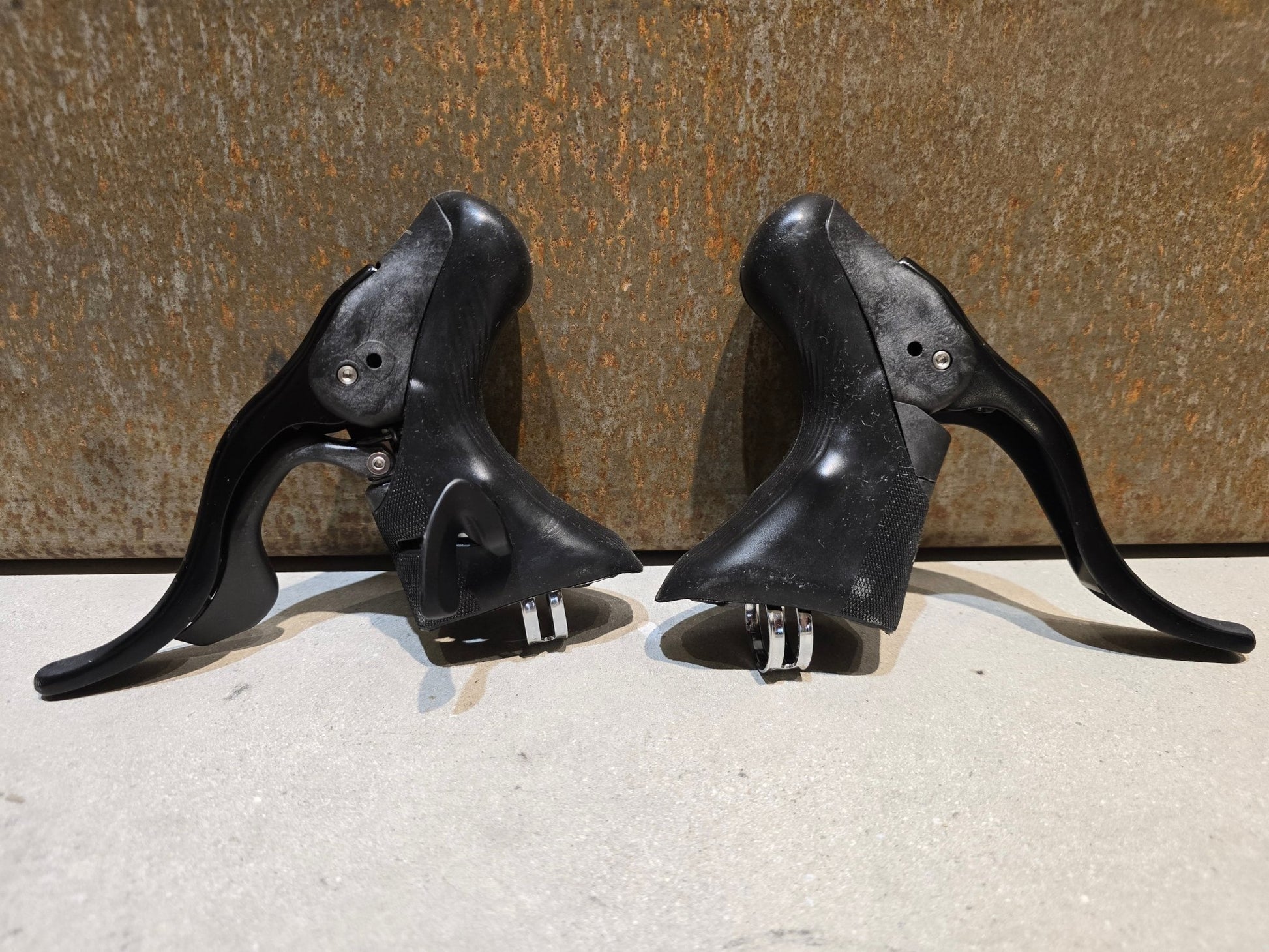 Schaltgruppen von Campagnolo, CAMPAGNOLO EKAR 13S SCHALTGRUPPE / RD / KASSETTE / SHIFTER / 1 x 13 FACH in variant_title vor USEDBIKES - OB.DE Hintergrund