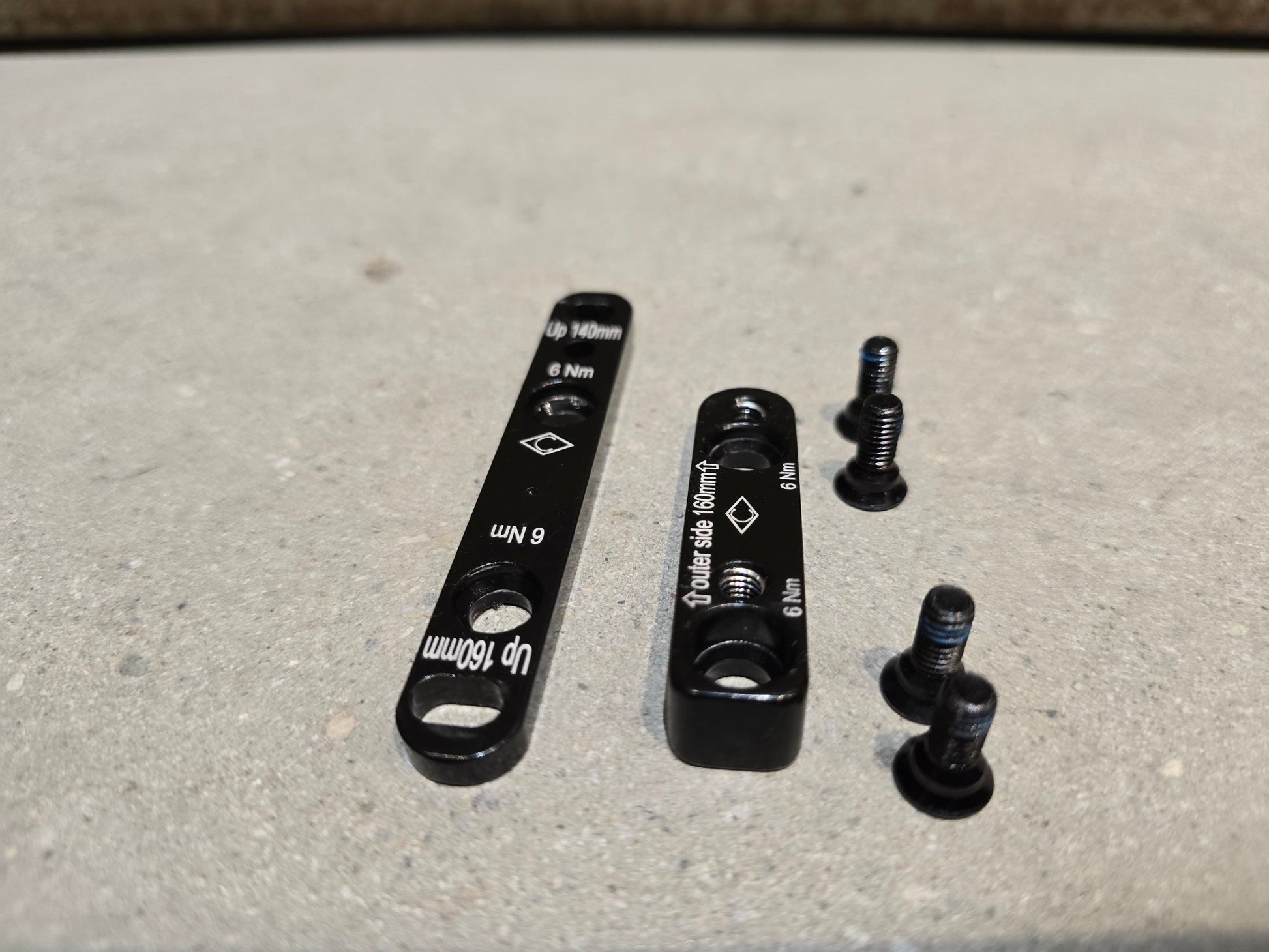 Schaltgruppen von Campagnolo, CAMPAGNOLO EKAR 13S SCHALTGRUPPE / RD / KASSETTE / SHIFTER / 1 x 13 FACH in variant_title vor USEDBIKES - OB.DE Hintergrund