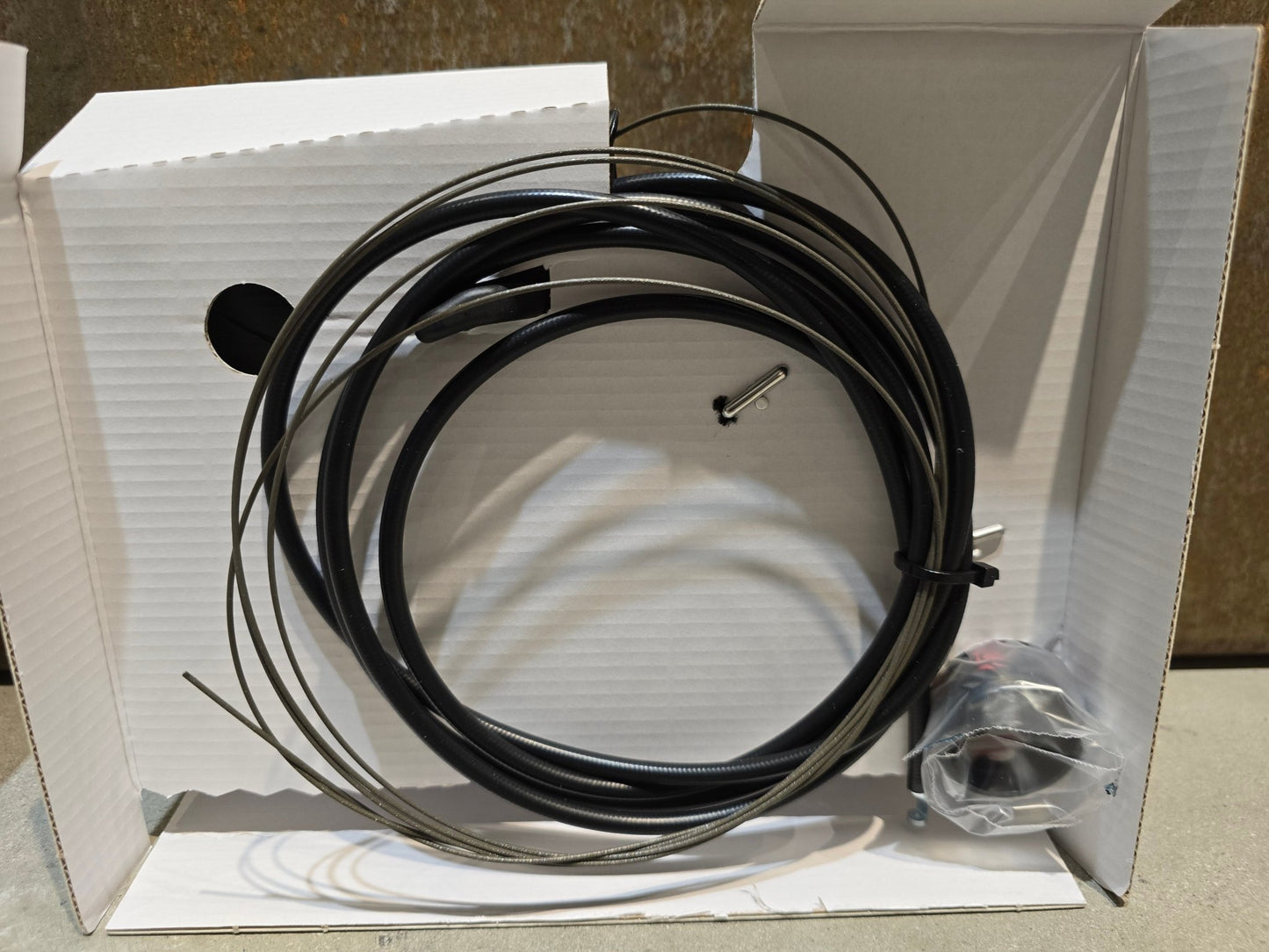 Brems - / Schalthebel von Campagnolo, CAMPAGNOLO SCHALT - / BREMSHEBEL DISC CHORUS 12S ERGOPOWER / RECHTS in variant_title vor USEDBIKES - OB.DE Hintergrund