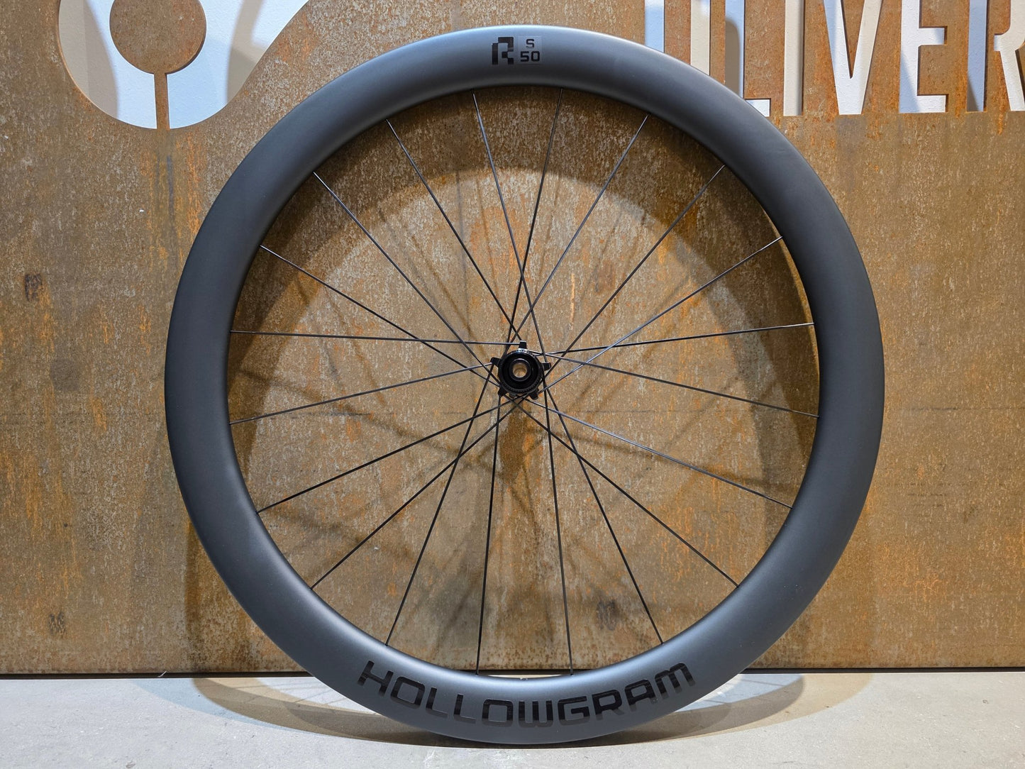 Laufrad/Laufradsatz von Cannondale, CANNONDALE HOLLOWGRAM R - S 50 LAUFRADSATZ DISC vor USEDBIKES - OB.DE Hintergrund