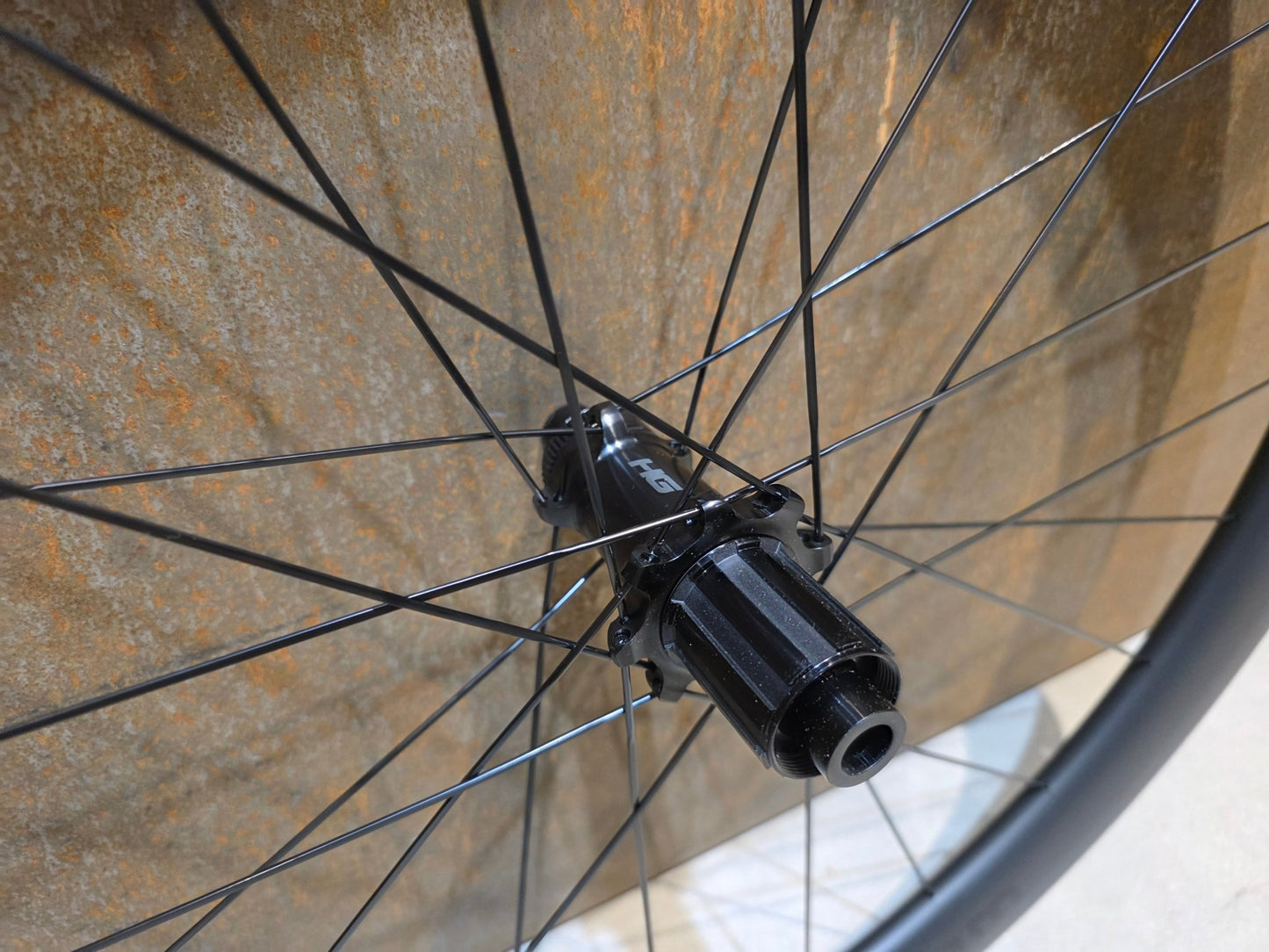 Laufrad/Laufradsatz von Cannondale, CANNONDALE HOLLOWGRAM R - S 50 LAUFRADSATZ DISC vor USEDBIKES - OB.DE Hintergrund