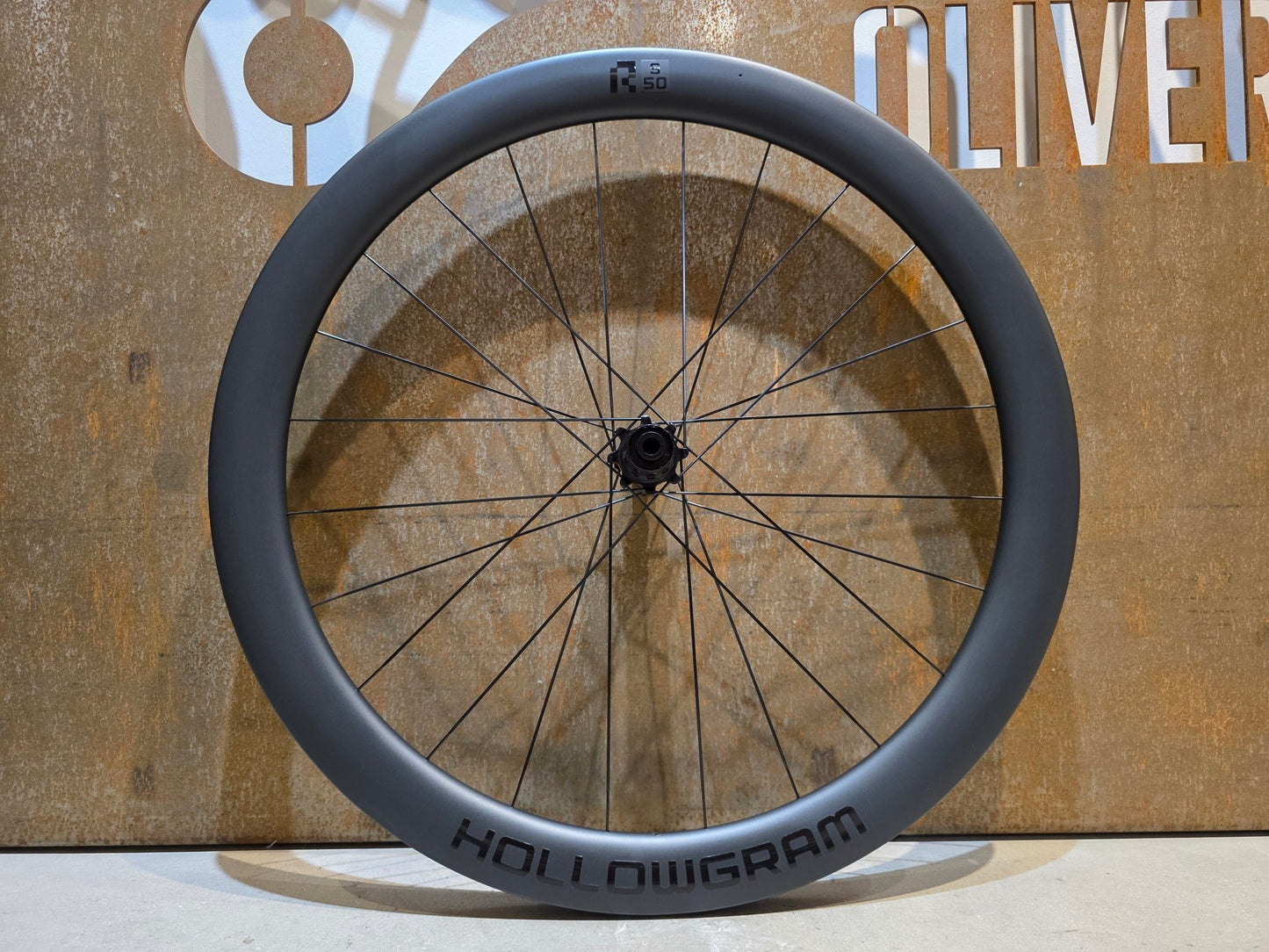 Laufrad/Laufradsatz von Cannondale, CANNONDALE HOLLOWGRAM R - S 50 LAUFRADSATZ DISC vor USEDBIKES - OB.DE Hintergrund