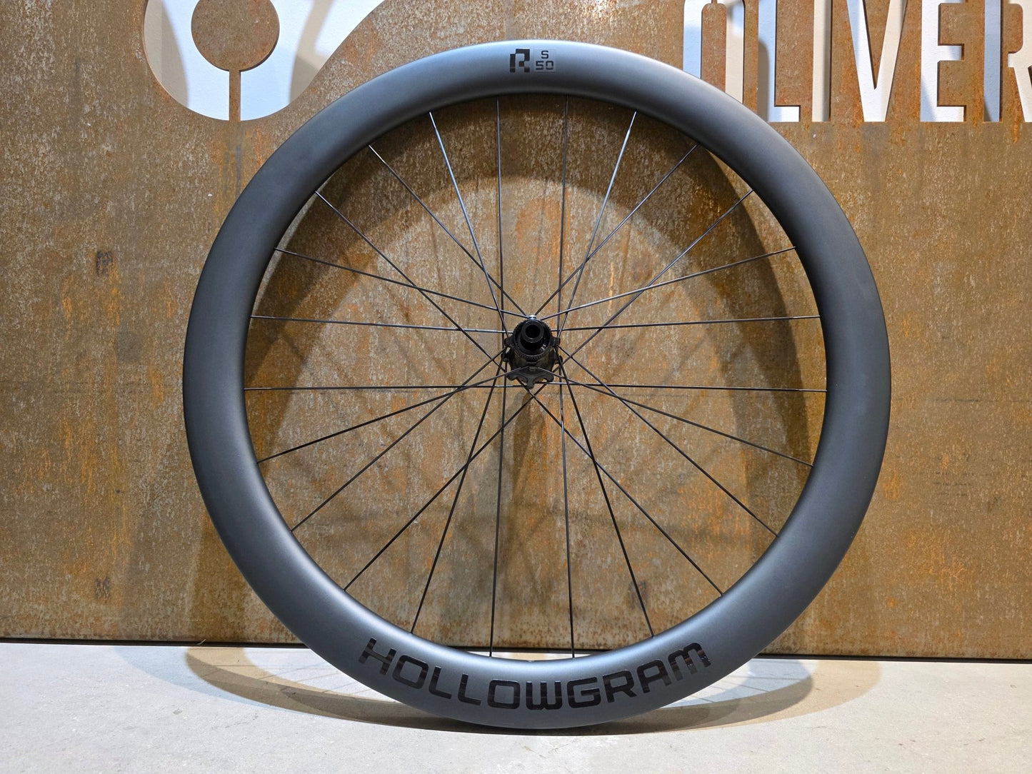 Laufrad/Laufradsatz von Cannondale, CANNONDALE HOLLOWGRAM R - S 50 LAUFRADSATZ DISC vor USEDBIKES - OB.DE Hintergrund