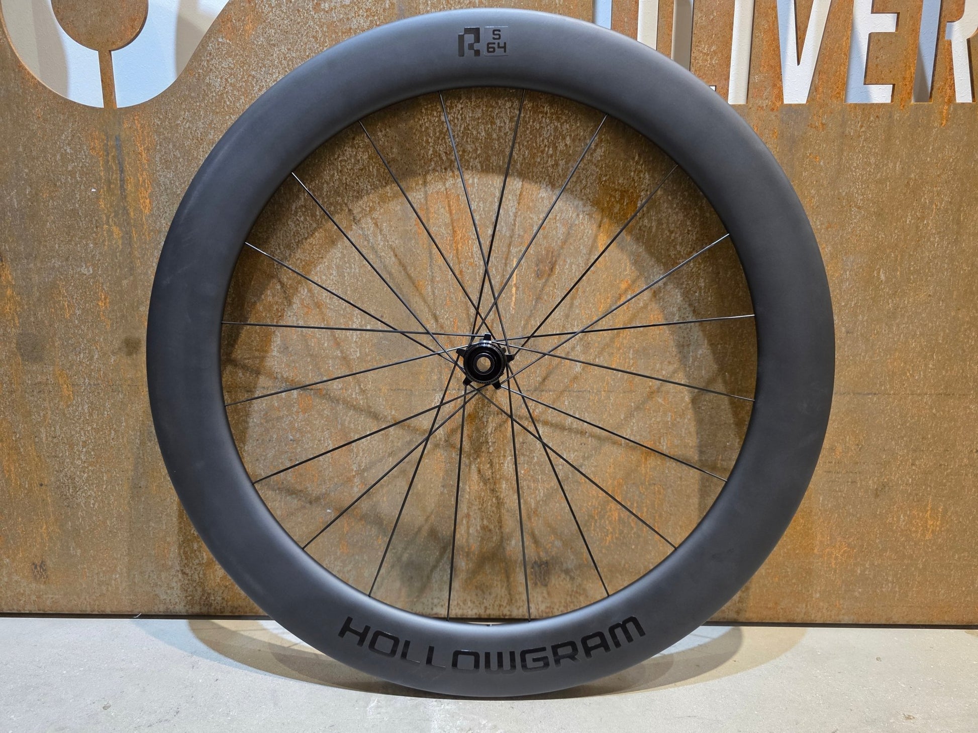 Laufrad/Laufradsatz von Cannondale, CANNONDALE HOLLOWGRAM R - S 64 LAUFRADSATZ DISC vor USEDBIKES - OB.DE Hintergrund