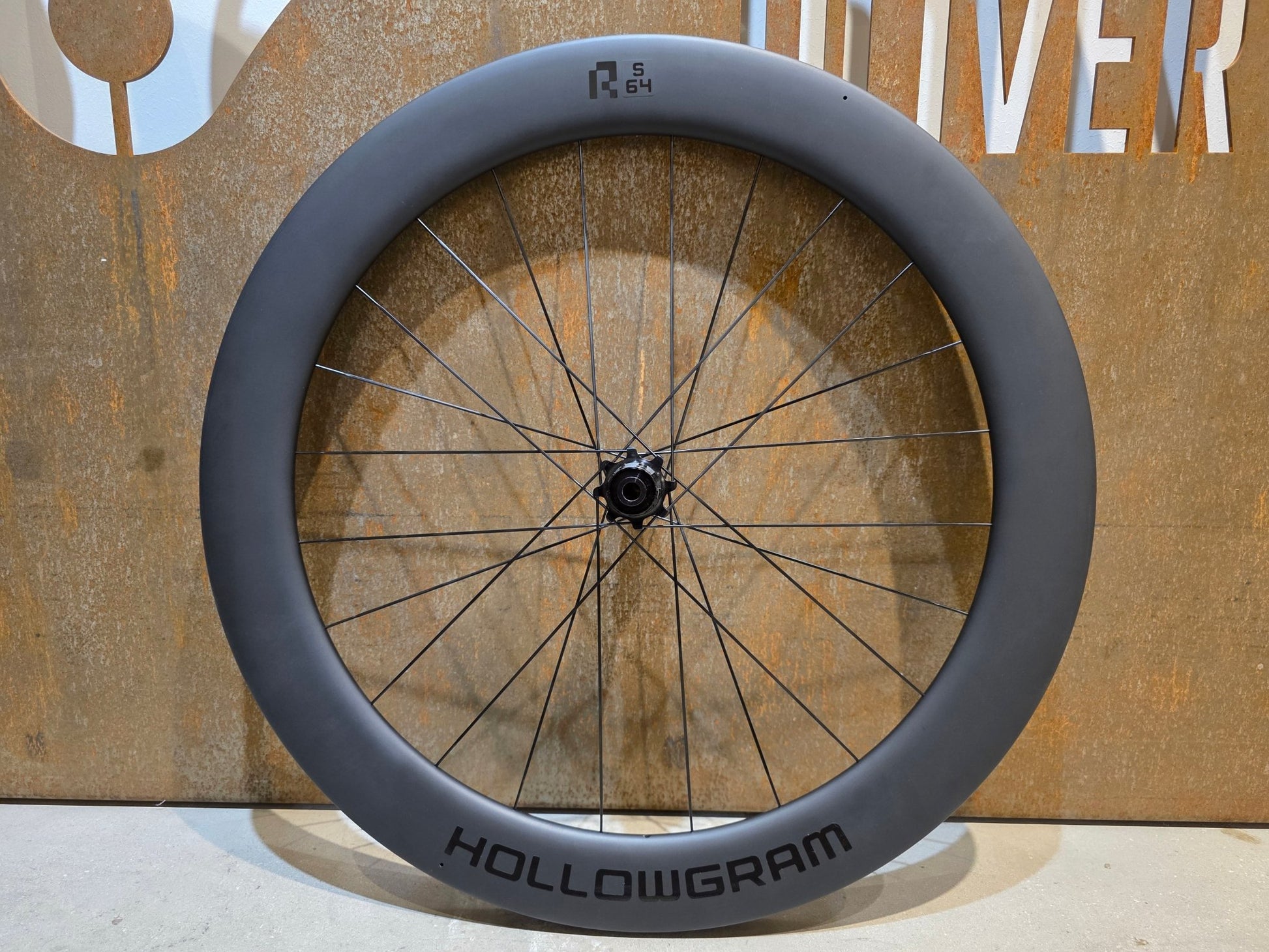 Laufrad/Laufradsatz von Cannondale, CANNONDALE HOLLOWGRAM R - S 64 LAUFRADSATZ DISC vor USEDBIKES - OB.DE Hintergrund