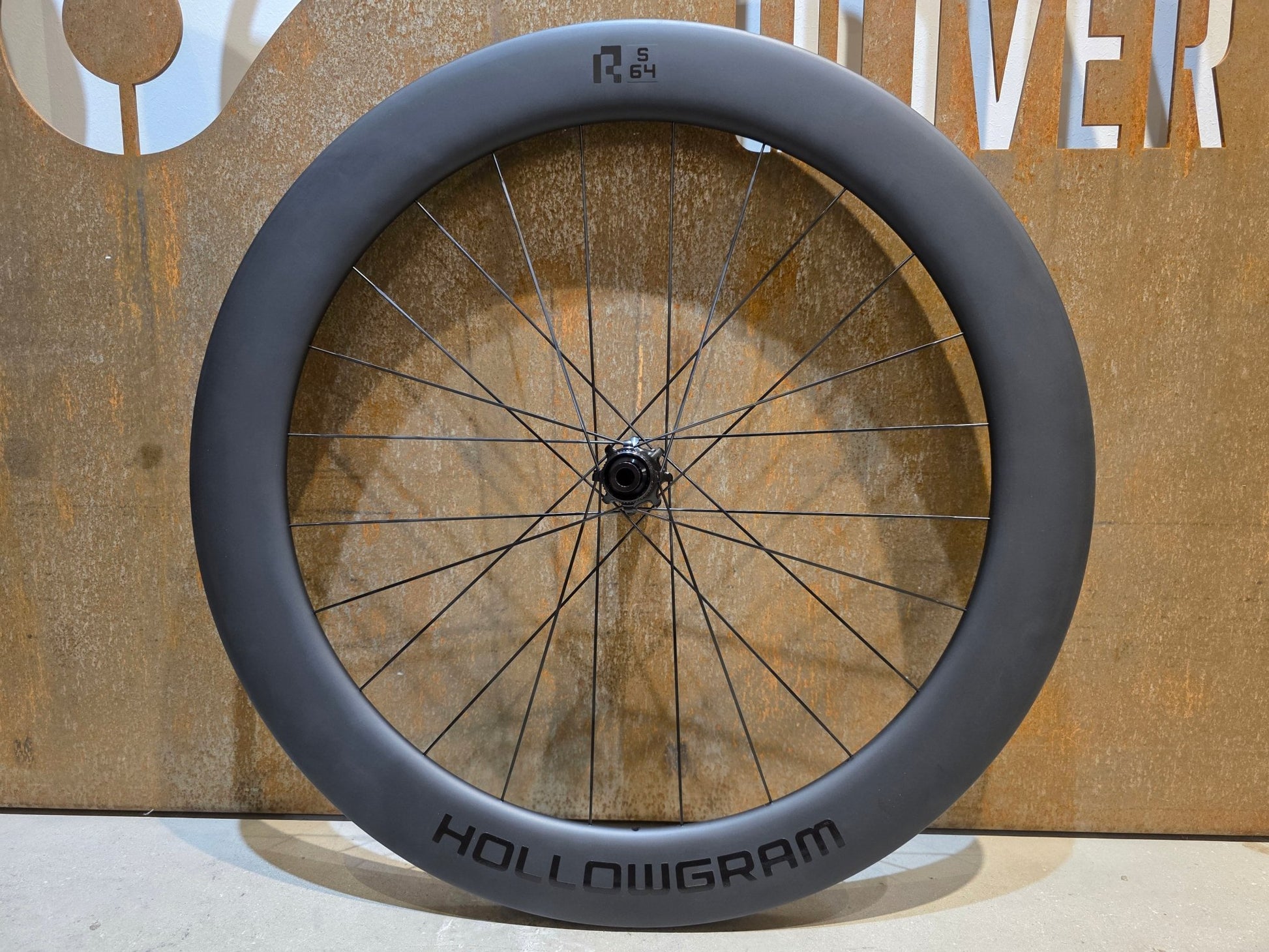 Laufrad/Laufradsatz von Cannondale, CANNONDALE HOLLOWGRAM R - S 64 LAUFRADSATZ DISC vor USEDBIKES - OB.DE Hintergrund