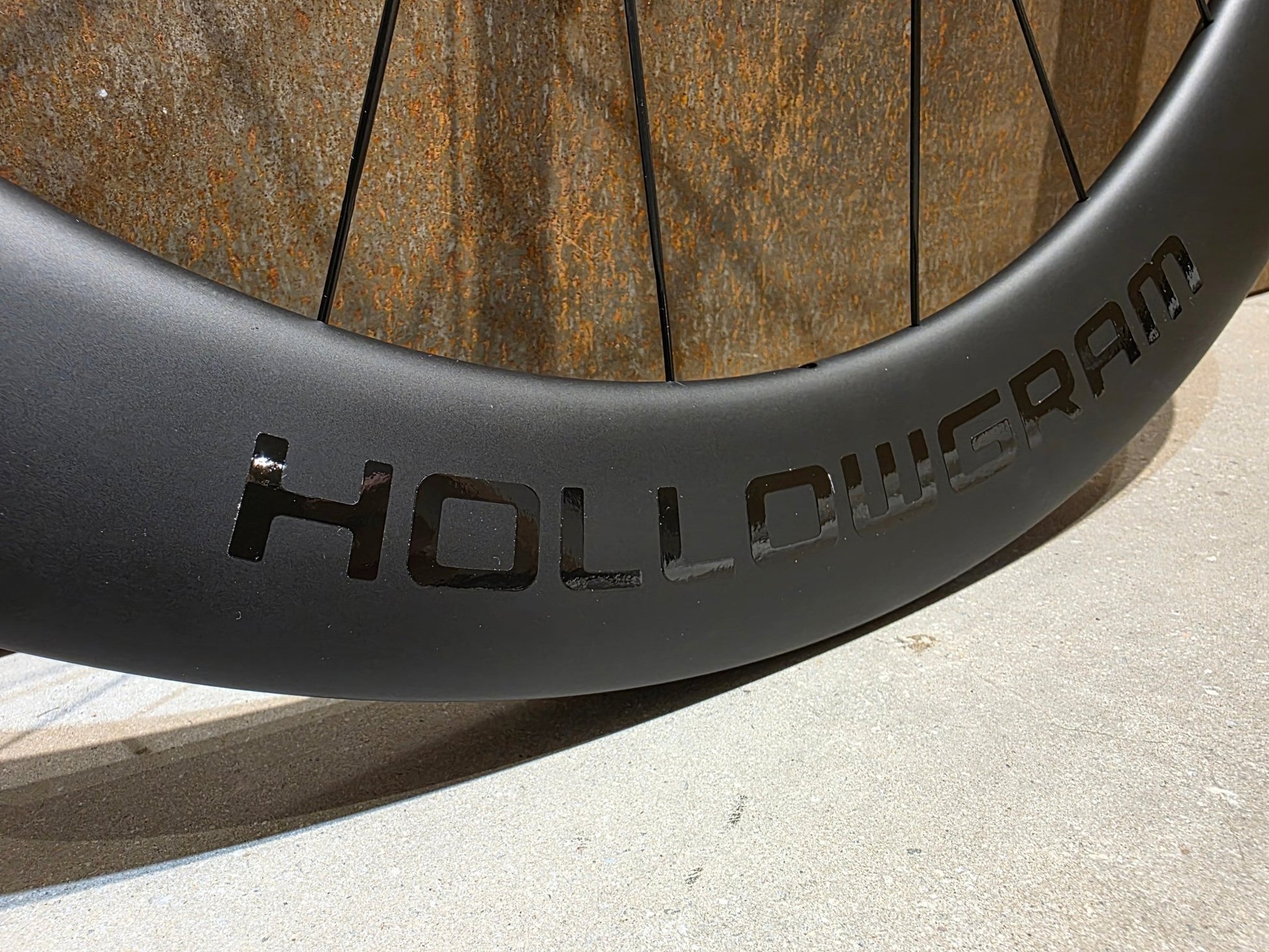 Laufrad/Laufradsatz von Cannondale, CANNONDALE HOLLOWGRAM R - S 64 LAUFRADSATZ DISC vor USEDBIKES - OB.DE Hintergrund