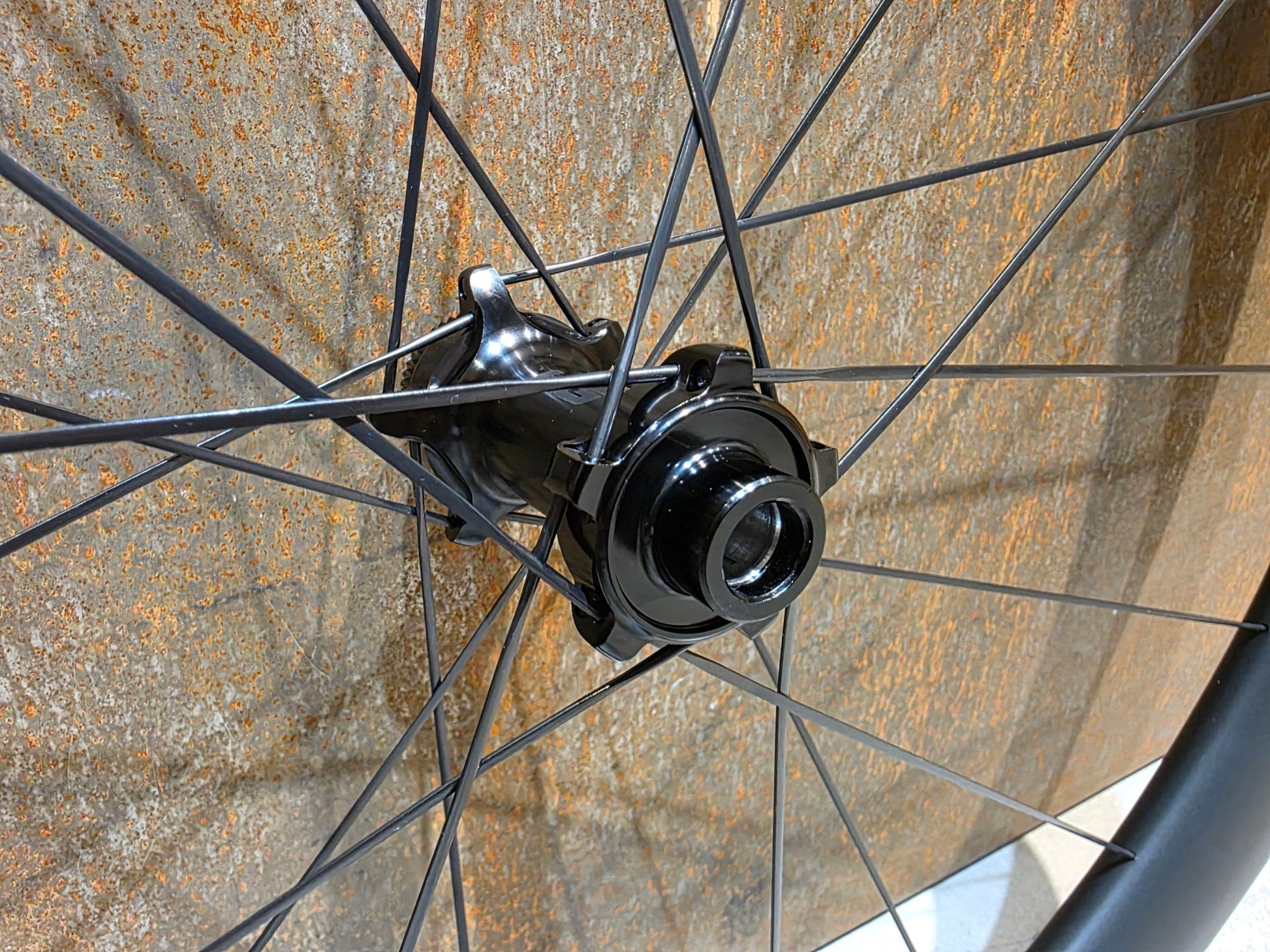 Laufrad/Laufradsatz von Cannondale, CANNONDALE HOLLOWGRAM R - SL 50 LAUFRADSATZ DISC vor USEDBIKES - OB.DE Hintergrund