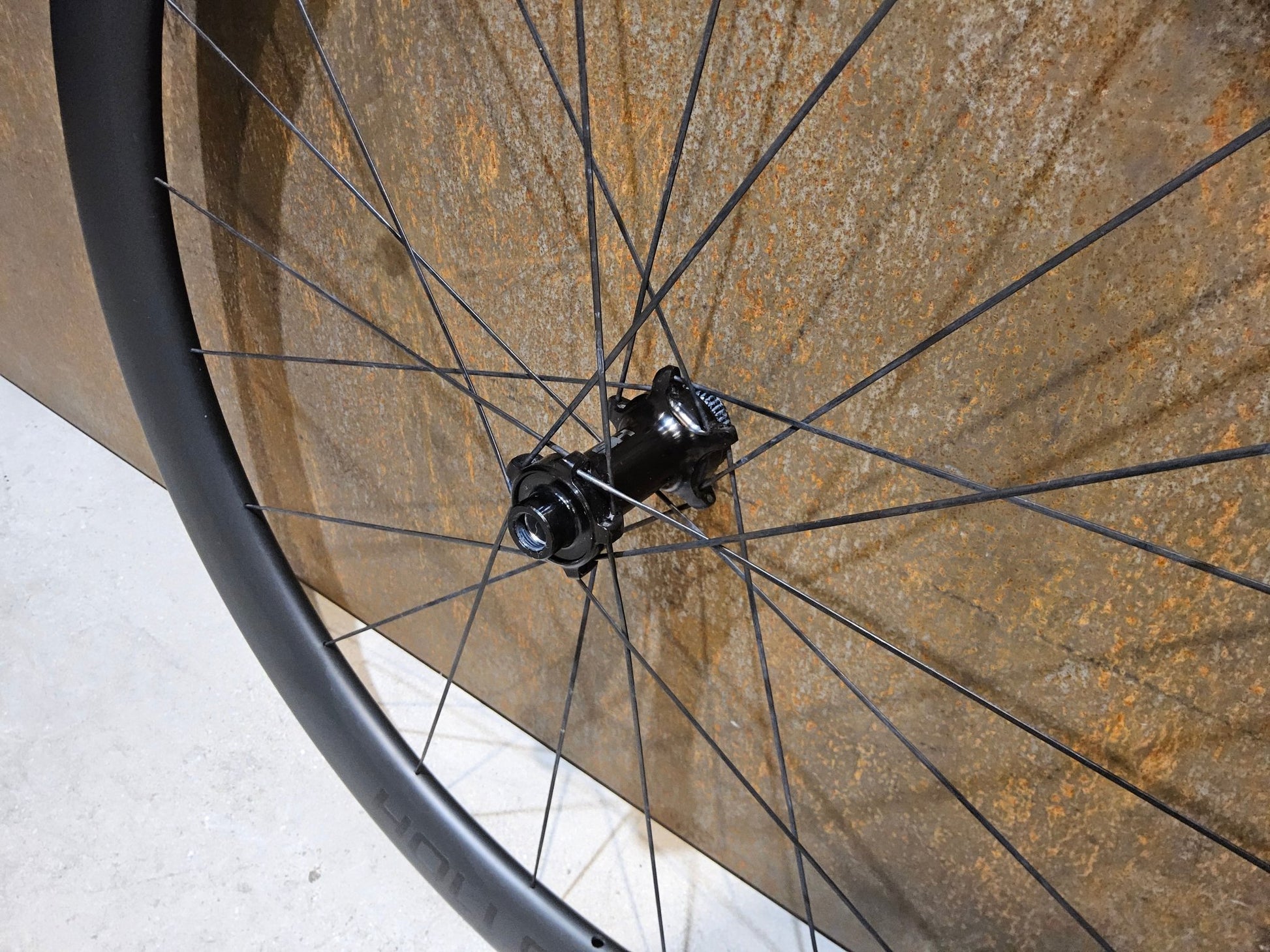 Laufrad/Laufradsatz von Cannondale, CANNONDALE HOLLOWGRAM R - SL 50 LAUFRADSATZ DISC vor USEDBIKES - OB.DE Hintergrund