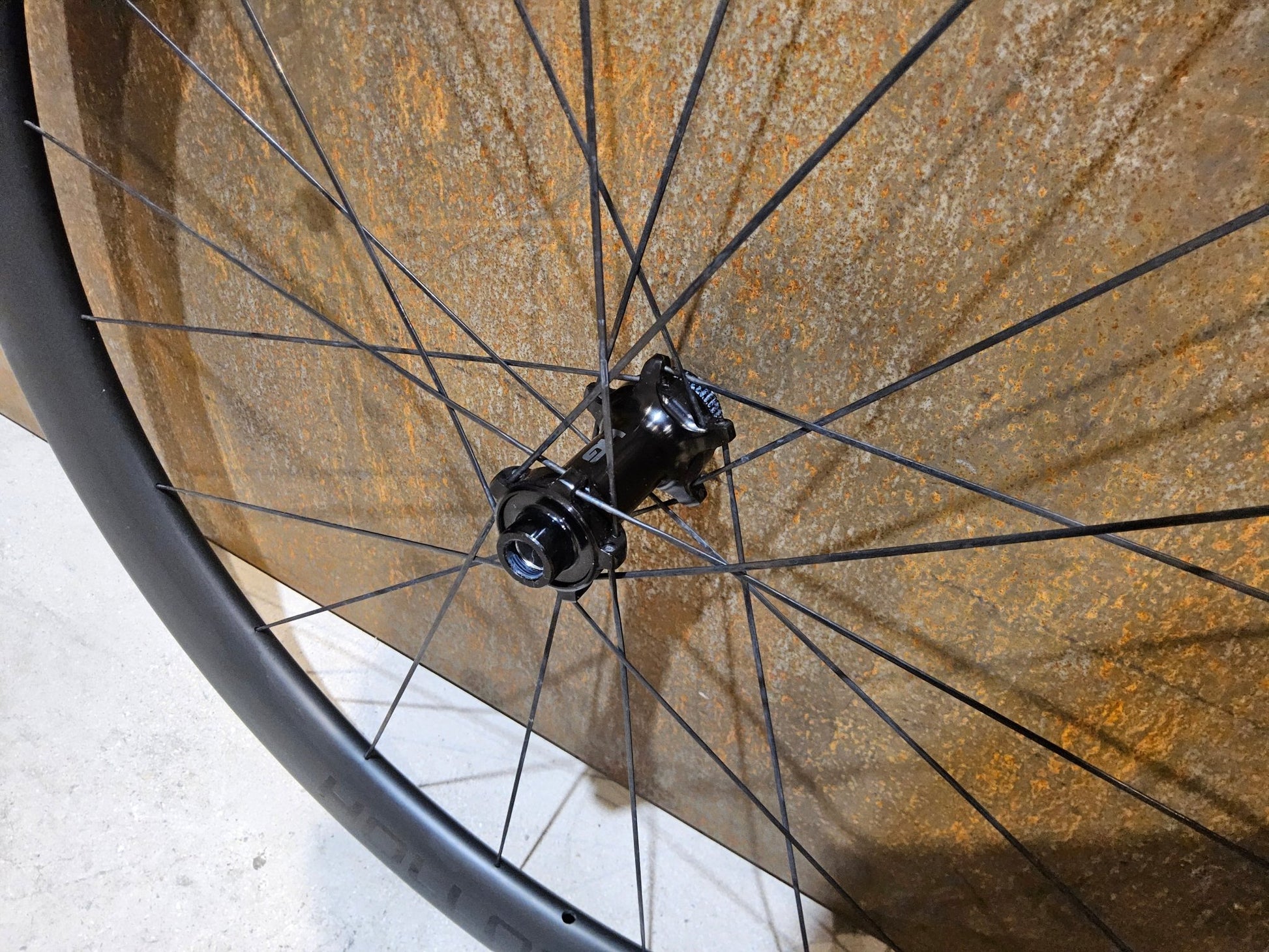 Laufrad/Laufradsatz von Cannondale, CANNONDALE HOLLOWGRAM R - SL 50 LAUFRADSATZ DISC vor USEDBIKES - OB.DE Hintergrund