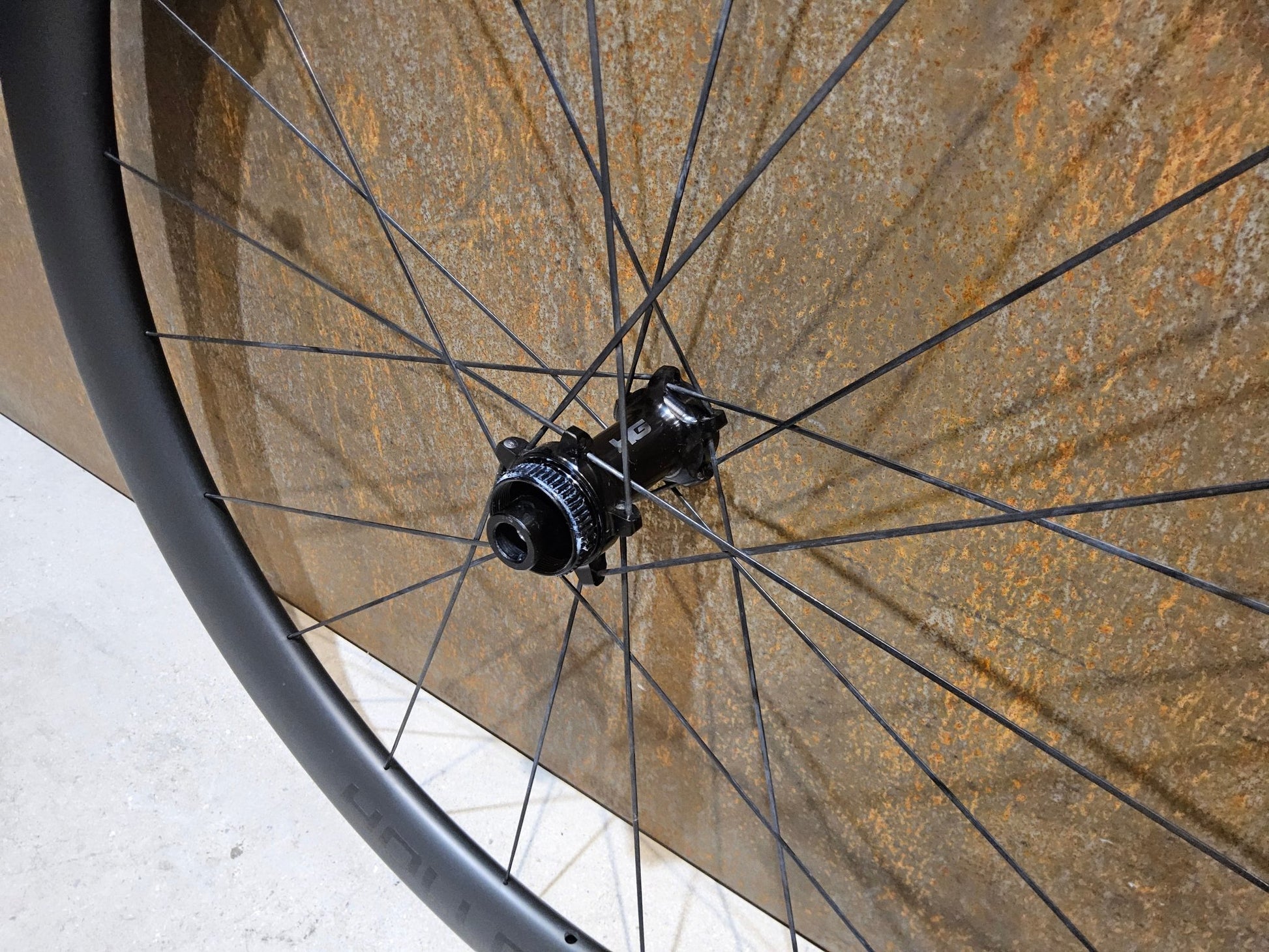 Laufrad/Laufradsatz von Cannondale, CANNONDALE HOLLOWGRAM R - SL 50 LAUFRADSATZ DISC vor USEDBIKES - OB.DE Hintergrund