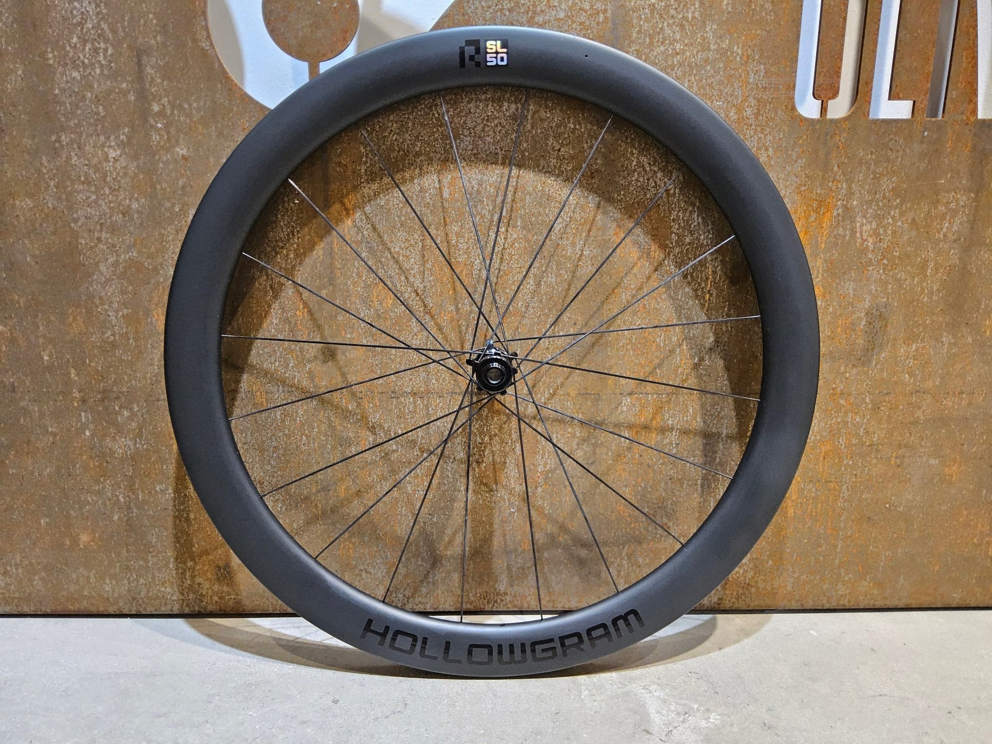 Laufrad/Laufradsatz von Cannondale, CANNONDALE HOLLOWGRAM R - SL 50 LAUFRADSATZ DISC vor USEDBIKES - OB.DE Hintergrund