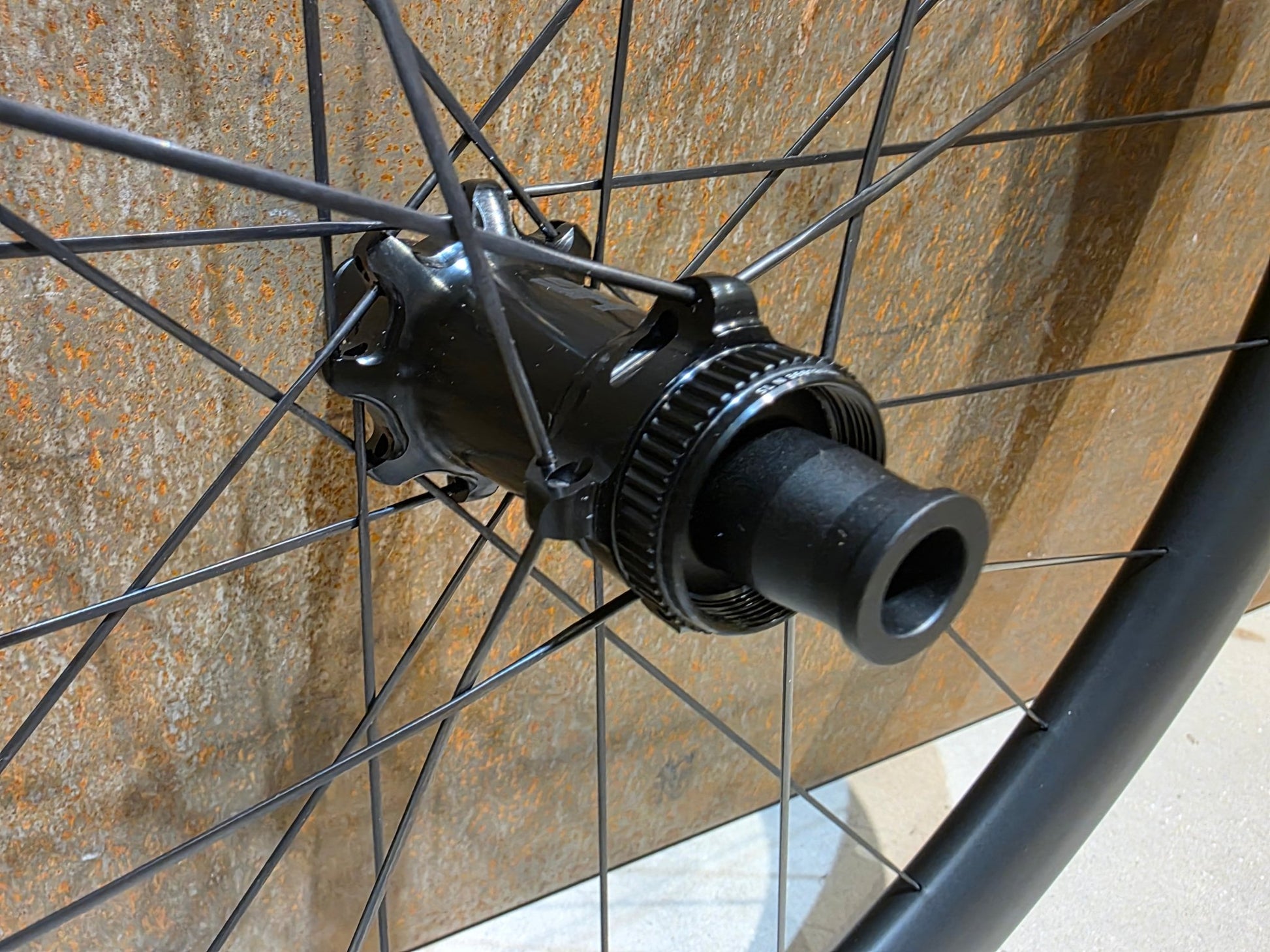 Laufrad/Laufradsatz von Cannondale, CANNONDALE HOLLOWGRAM R - SL 50 LAUFRADSATZ DISC vor USEDBIKES - OB.DE Hintergrund