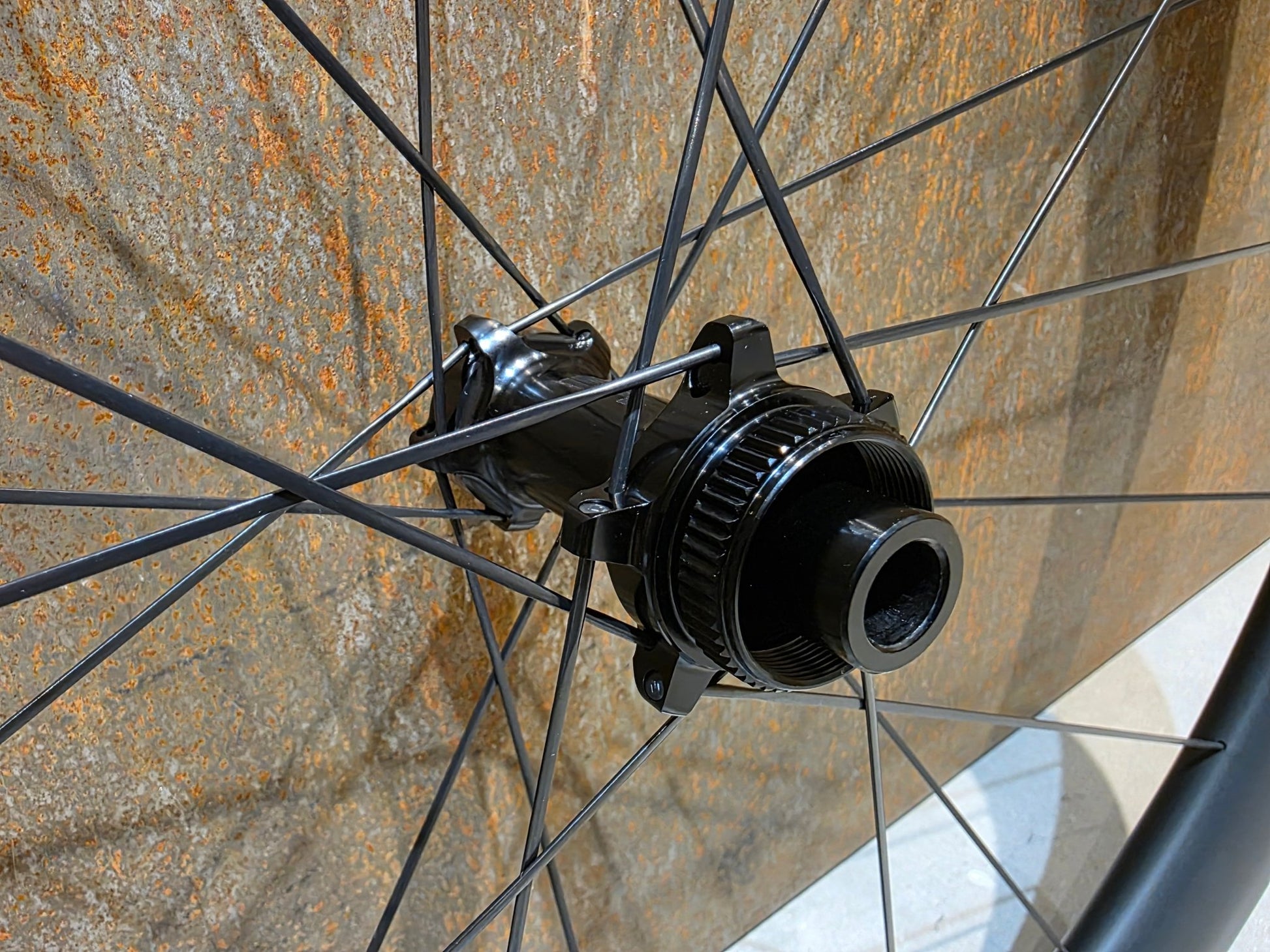 Laufrad/Laufradsatz von Cannondale, CANNONDALE HOLLOWGRAM R - SL 50 LAUFRADSATZ DISC vor USEDBIKES - OB.DE Hintergrund