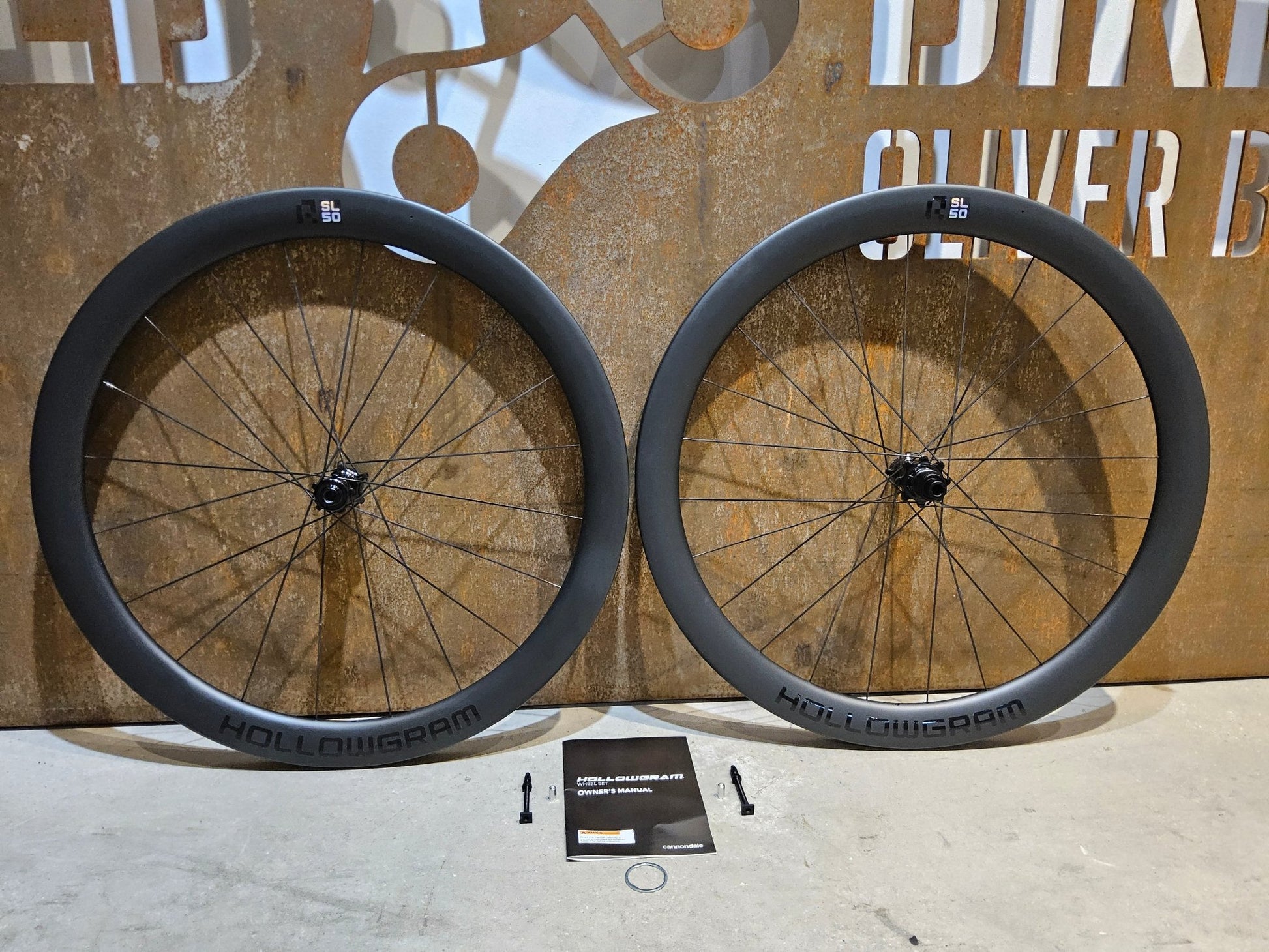 Laufrad/Laufradsatz von Cannondale, CANNONDALE HOLLOWGRAM R - SL 50 LAUFRADSATZ DISC vor USEDBIKES - OB.DE Hintergrund