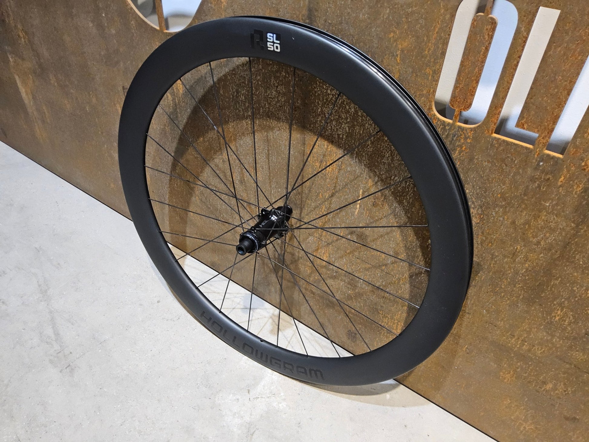 Laufrad/Laufradsatz von Cannondale, CANNONDALE HOLLOWGRAM R - SL 50 LAUFRADSATZ DISC vor USEDBIKES - OB.DE Hintergrund