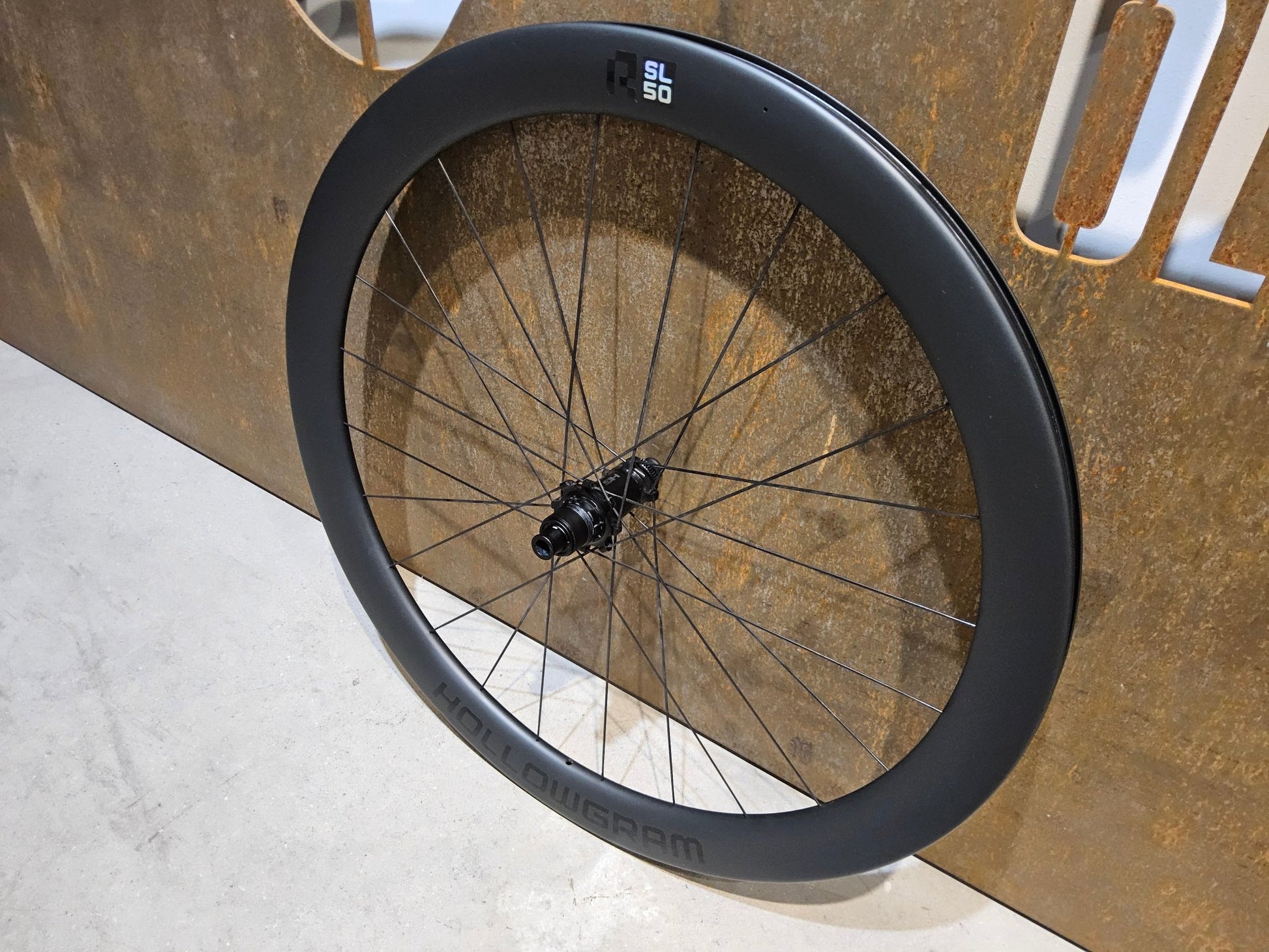 Laufrad/Laufradsatz von Cannondale, CANNONDALE HOLLOWGRAM R - SL 50 LAUFRADSATZ DISC vor USEDBIKES - OB.DE Hintergrund