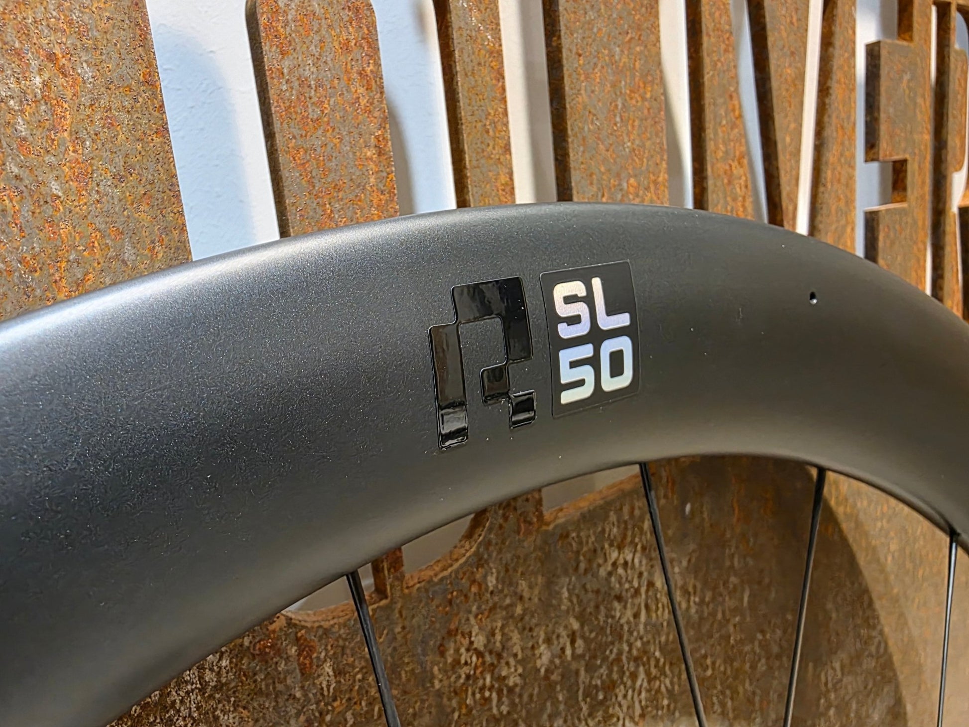 Laufrad/Laufradsatz von Cannondale, CANNONDALE HOLLOWGRAM R - SL 50 LAUFRADSATZ DISC vor USEDBIKES - OB.DE Hintergrund