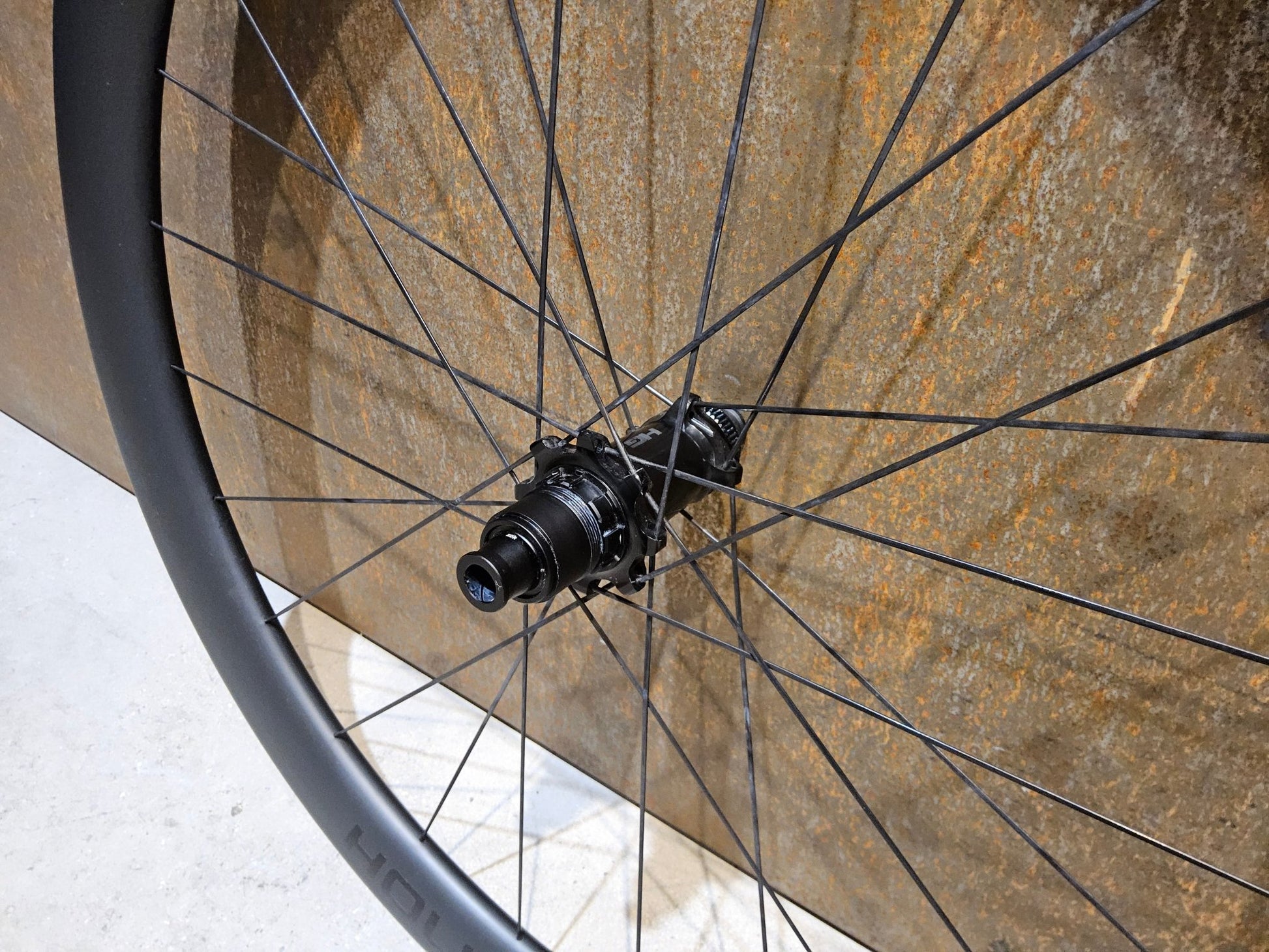 Laufrad/Laufradsatz von Cannondale, CANNONDALE HOLLOWGRAM R - SL 50 LAUFRADSATZ DISC vor USEDBIKES - OB.DE Hintergrund