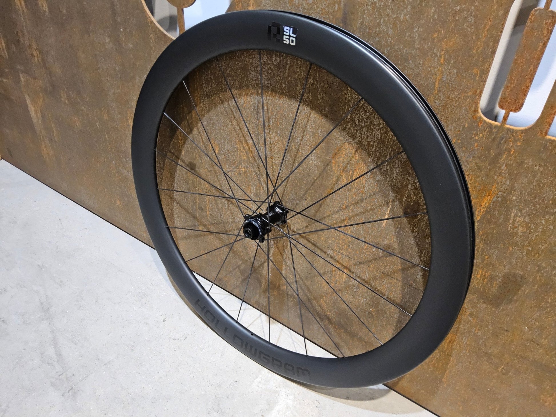 Laufrad/Laufradsatz von Cannondale, CANNONDALE HOLLOWGRAM R - SL 50 LAUFRADSATZ DISC vor USEDBIKES - OB.DE Hintergrund