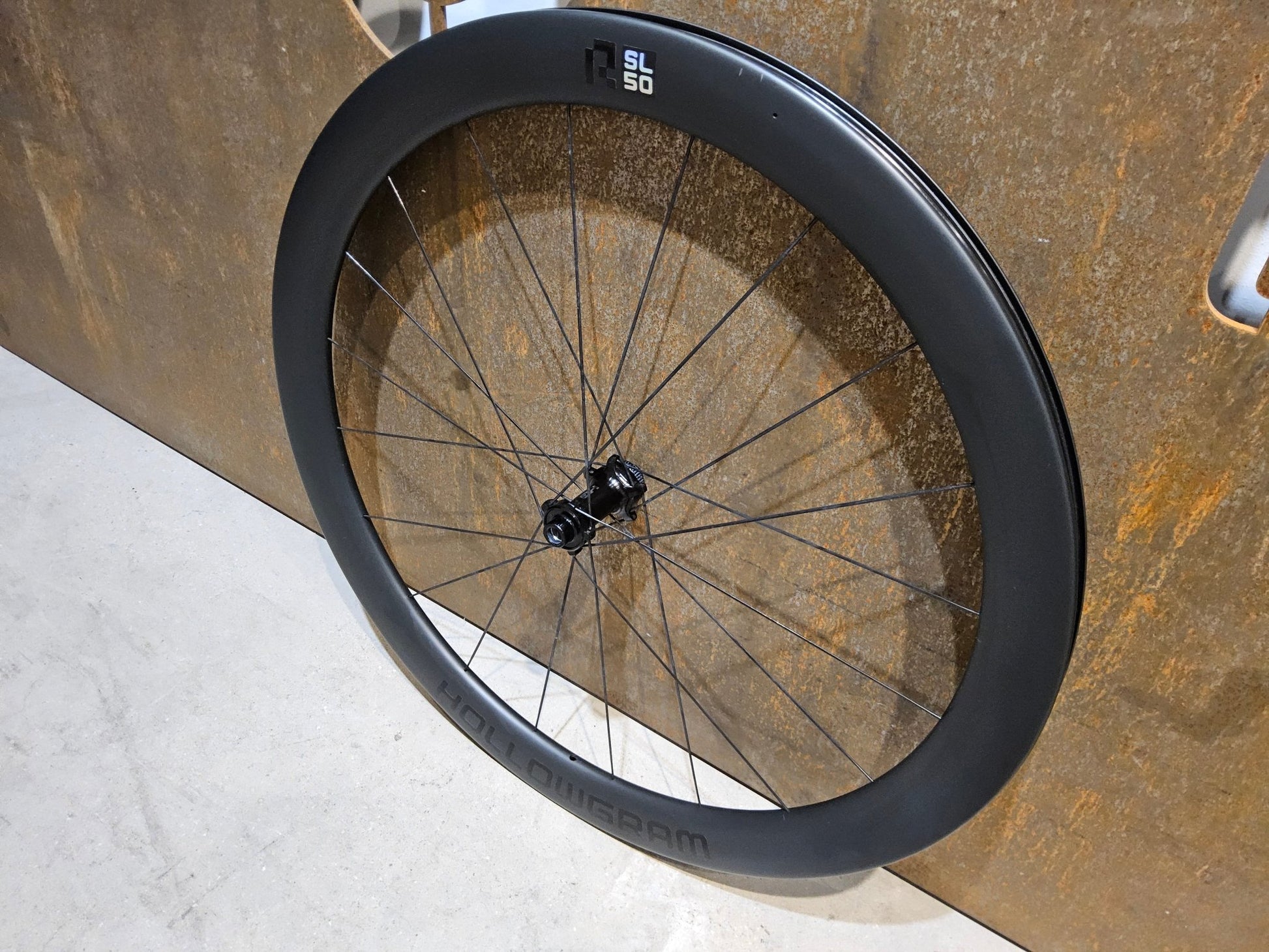 Laufrad/Laufradsatz von Cannondale, CANNONDALE HOLLOWGRAM R - SL 50 LAUFRADSATZ DISC vor USEDBIKES - OB.DE Hintergrund