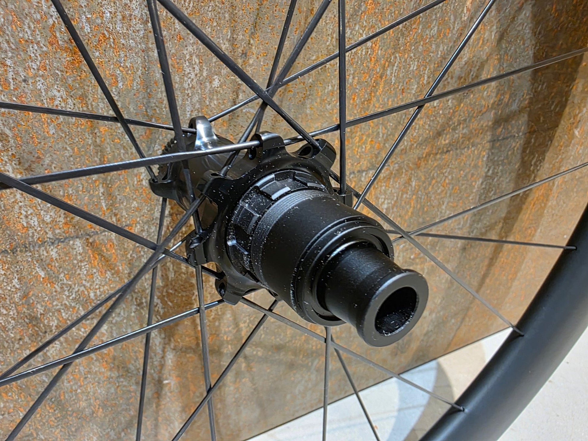 Laufrad/Laufradsatz von Cannondale, CANNONDALE HOLLOWGRAM R - SL 50 LAUFRADSATZ DISC vor USEDBIKES - OB.DE Hintergrund