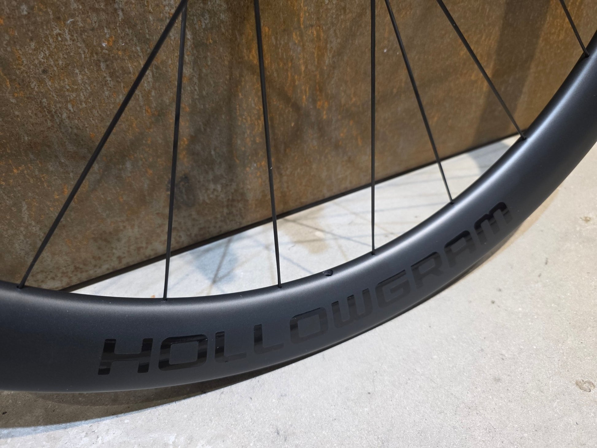 Laufrad/Laufradsatz von Cannondale, CANNONDALE HOLLOWGRAM R - SL 50 LAUFRADSATZ DISC vor USEDBIKES - OB.DE Hintergrund