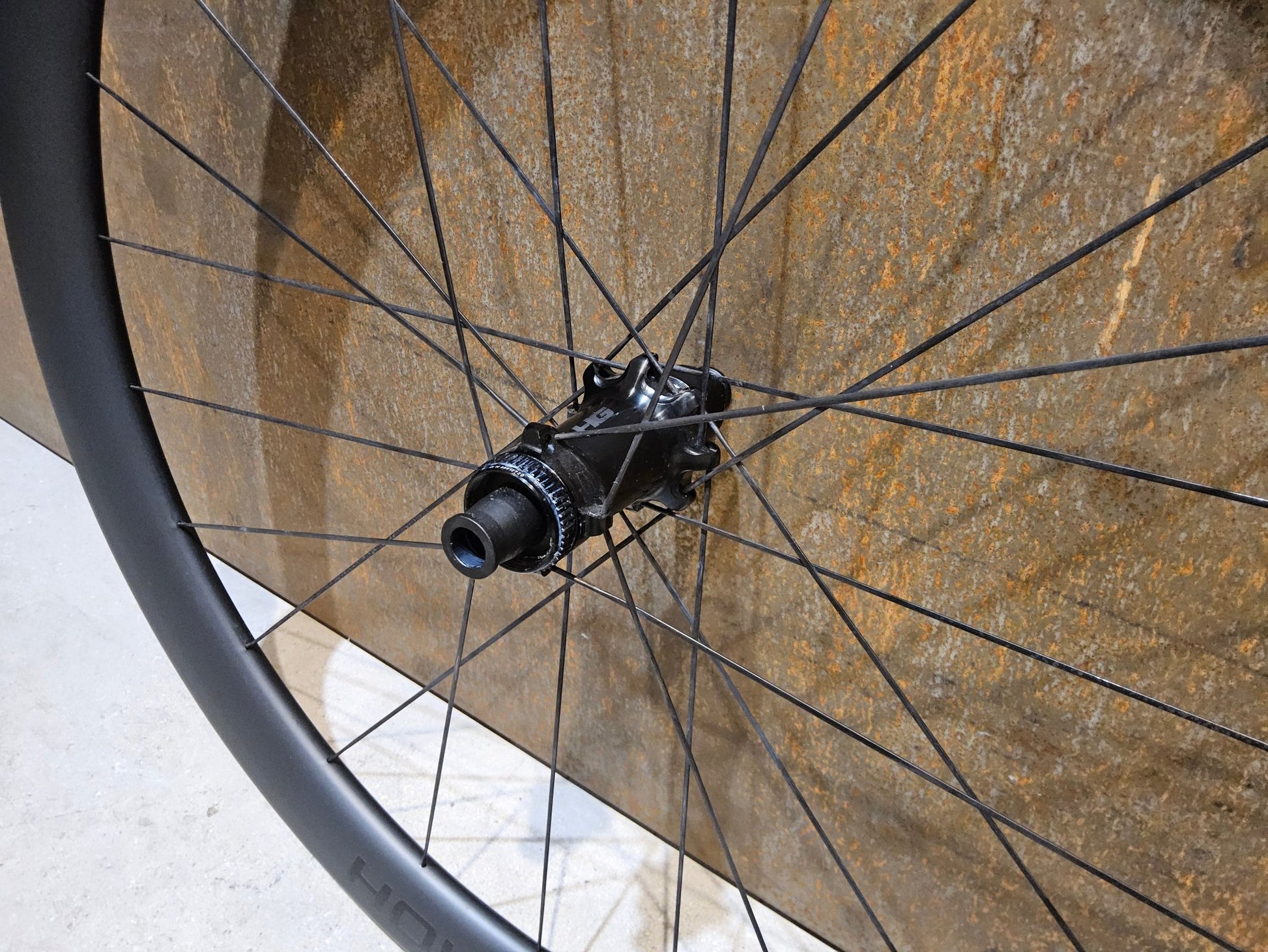 Laufrad/Laufradsatz von Cannondale, CANNONDALE HOLLOWGRAM R - SL 50 LAUFRADSATZ DISC vor USEDBIKES - OB.DE Hintergrund