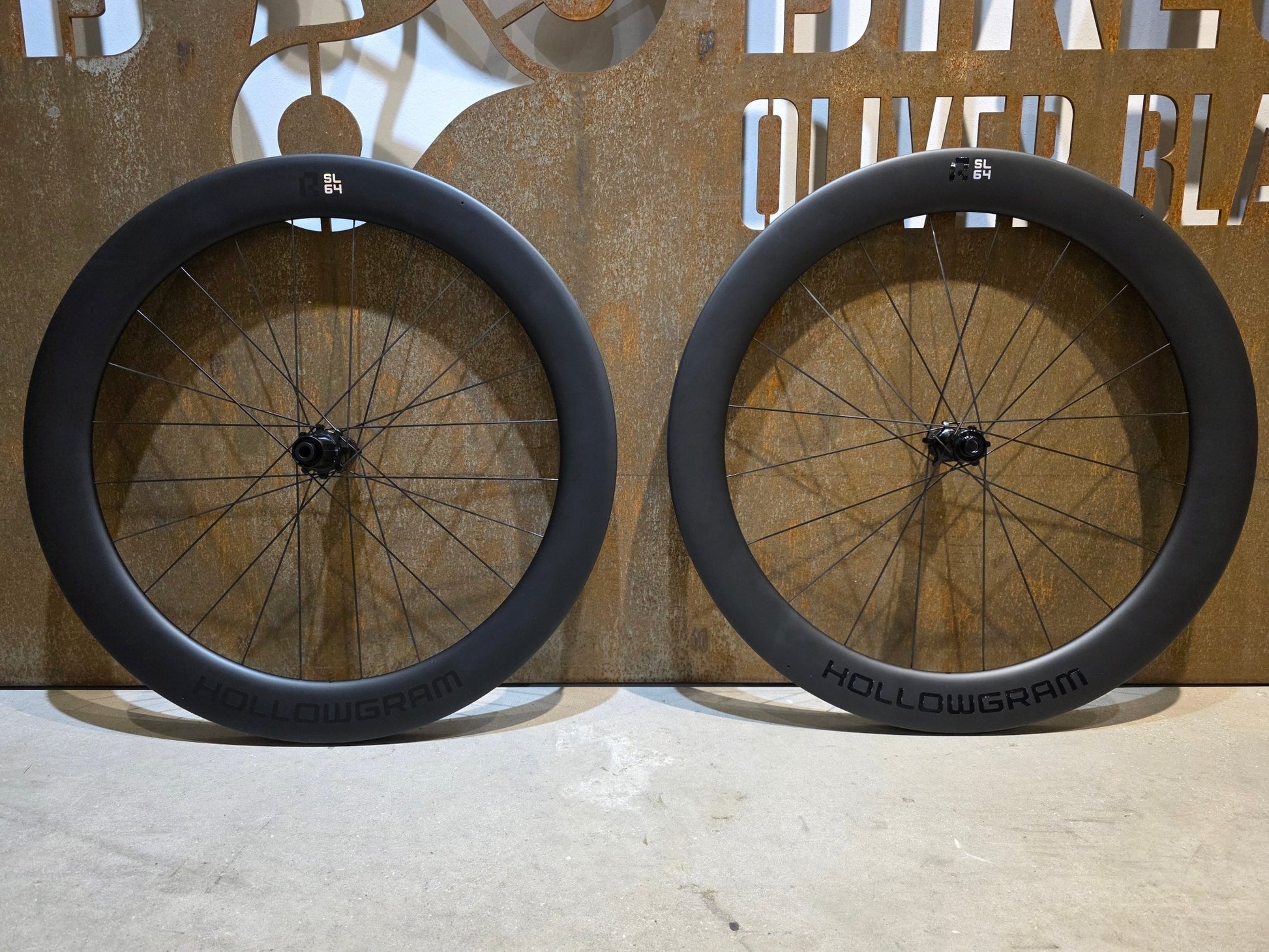 Laufrad/Laufradsatz von Cannondale, CANNONDALE HOLLOWGRAM R - SL 64 LAUFRADSATZ DISC vor USEDBIKES - OB.DE Hintergrund