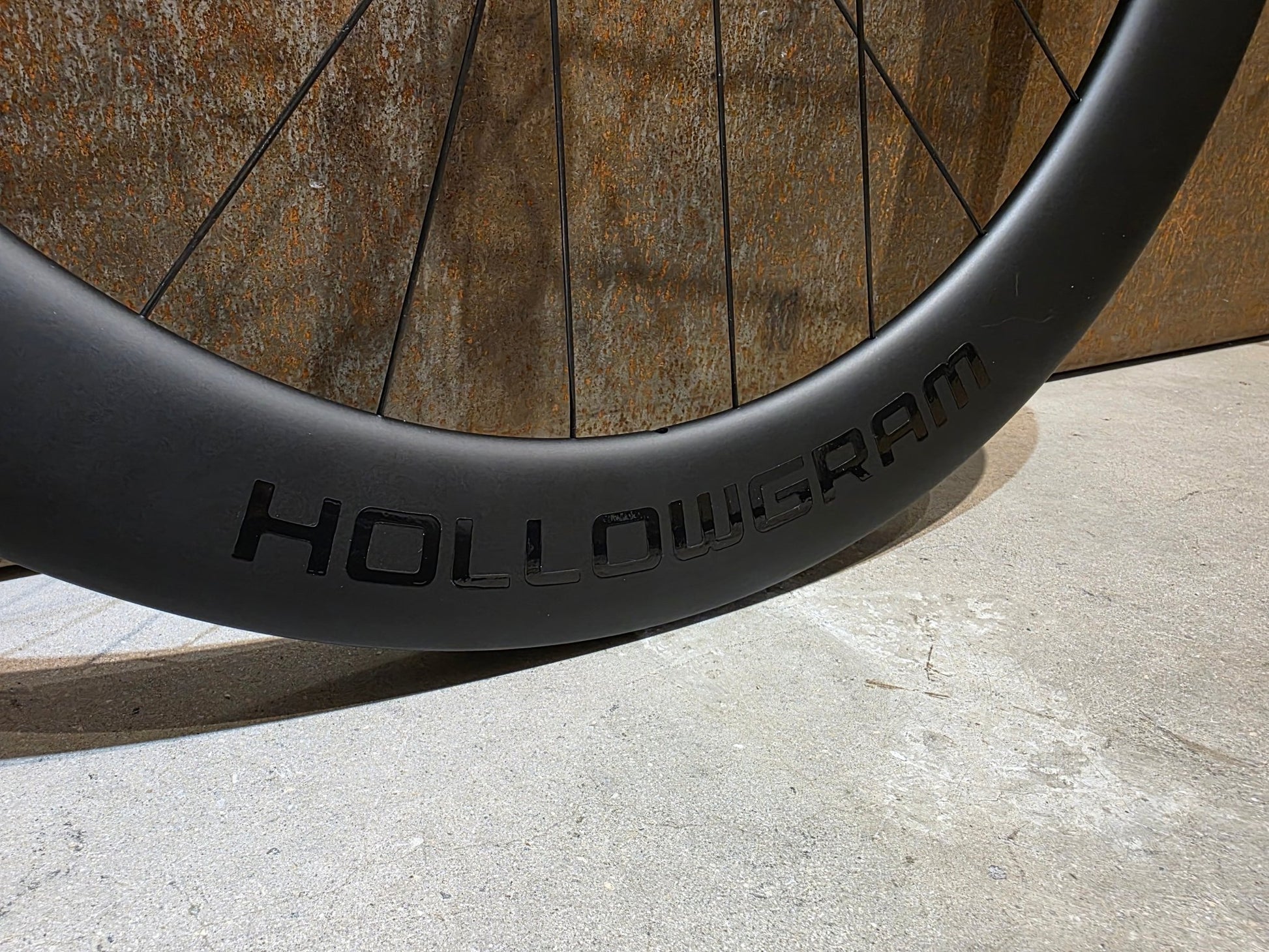 Laufrad/Laufradsatz von Cannondale, CANNONDALE HOLLOWGRAM R - SL 64 LAUFRADSATZ DISC vor USEDBIKES - OB.DE Hintergrund