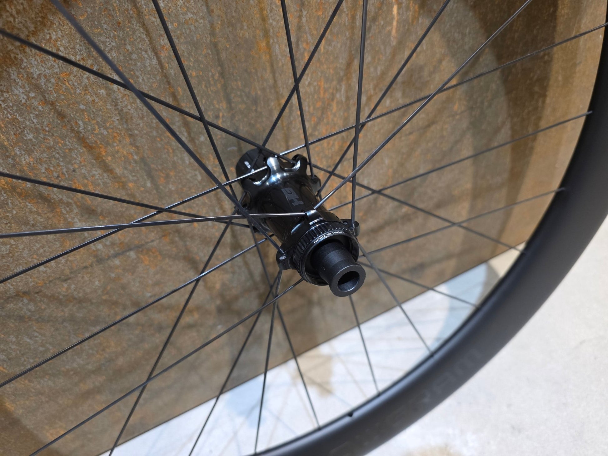 Laufrad/Laufradsatz von Cannondale, CANNONDALE HOLLOWGRAM R - SL 64 LAUFRADSATZ DISC vor USEDBIKES - OB.DE Hintergrund