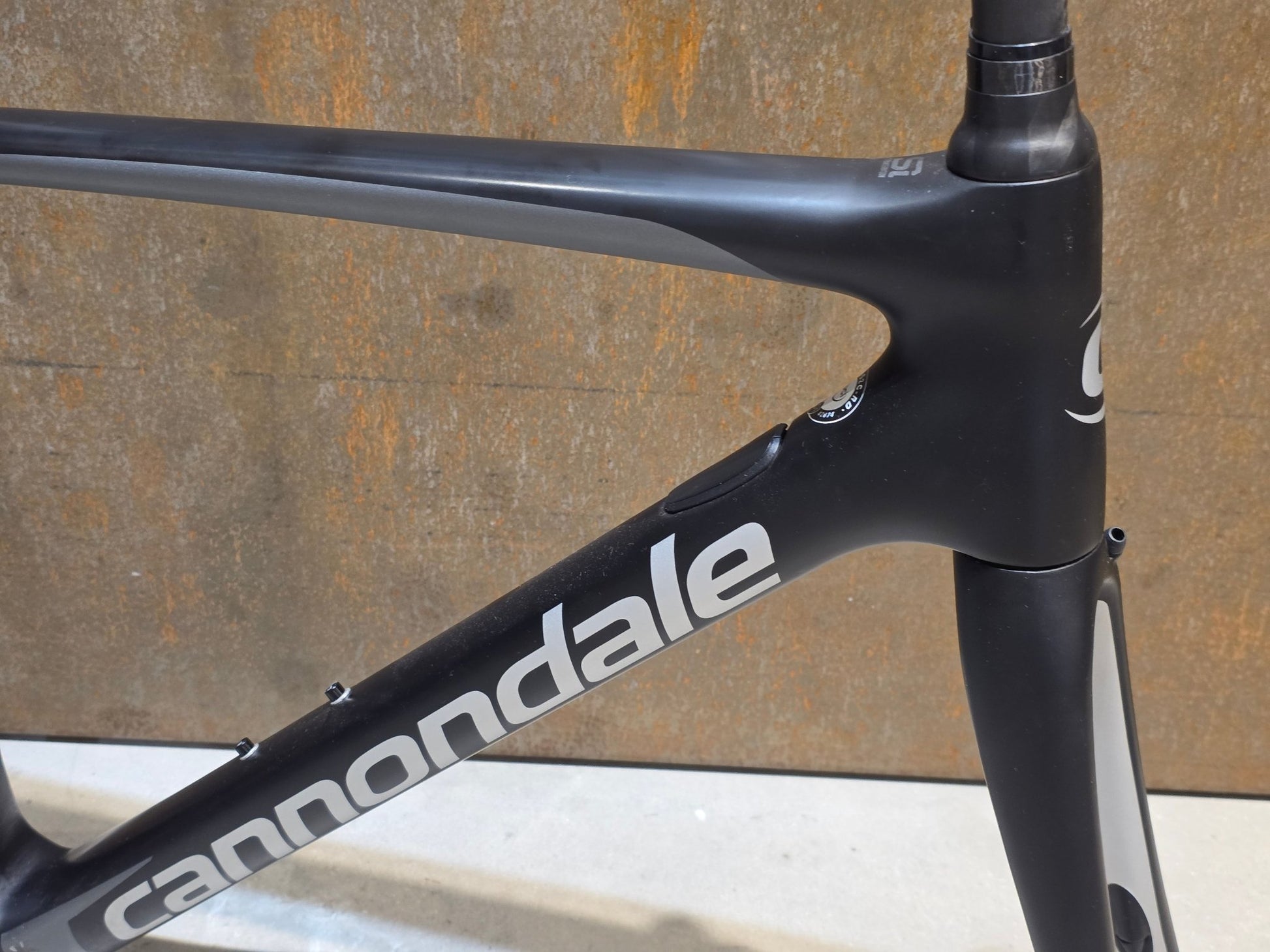 Rennradrahmen von Cannondale, CANNONDALE SYNAPSE CARBON / RAHMENSET / DISC / 51CM vor USEDBIKES - OB.DE Hintergrund