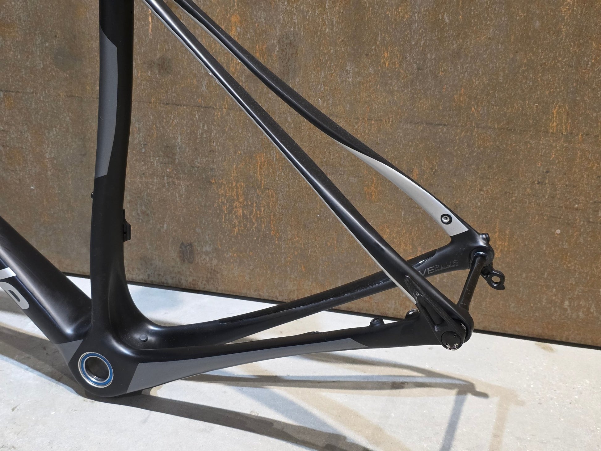 Rennradrahmen von Cannondale, CANNONDALE SYNAPSE CARBON / RAHMENSET / DISC / 51CM vor USEDBIKES - OB.DE Hintergrund