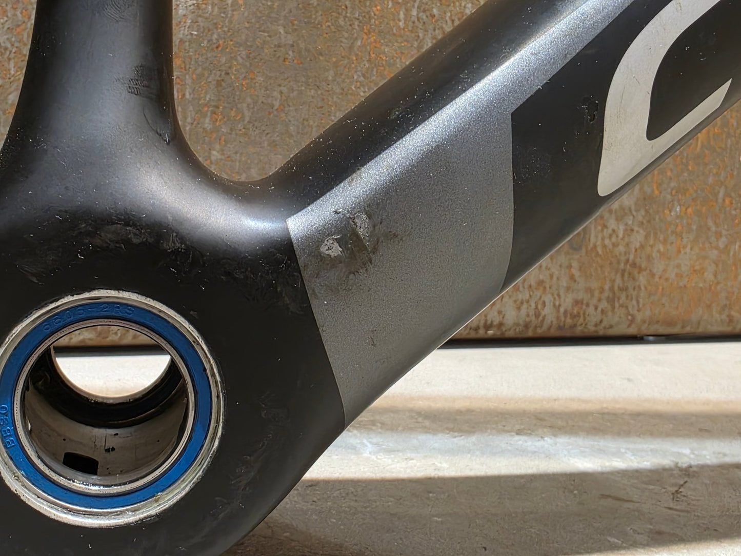 Rennradrahmen von Cannondale, CANNONDALE SYNAPSE CARBON / RAHMENSET / DISC / 51CM vor USEDBIKES - OB.DE Hintergrund