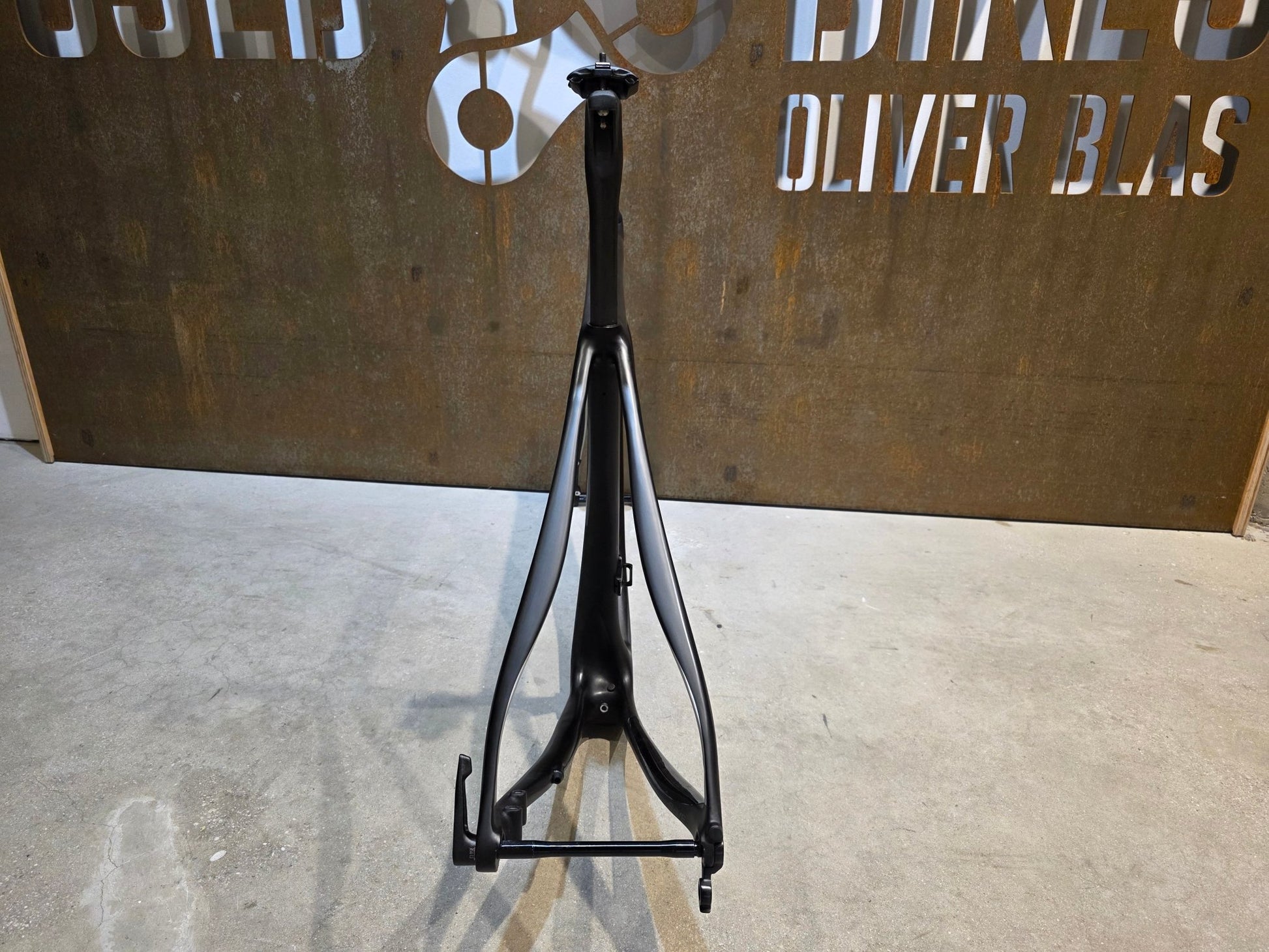 Rennradrahmen von Cannondale, CANNONDALE SYNAPSE CARBON / RAHMENSET / DISC / 51CM vor USEDBIKES - OB.DE Hintergrund