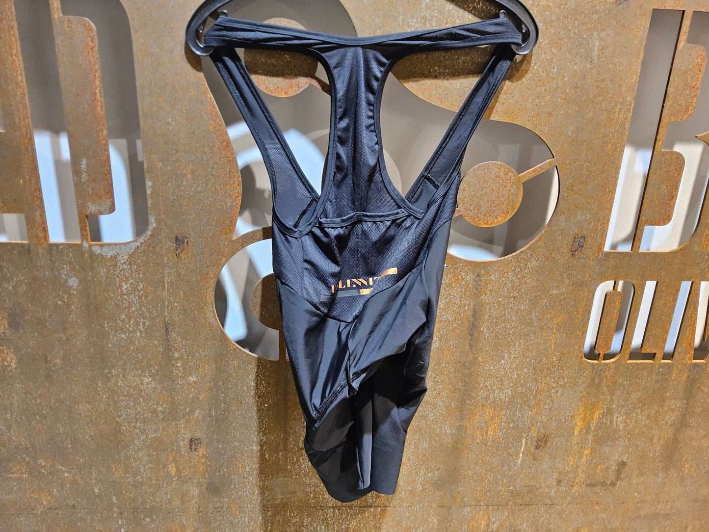 Hosen Damen von Castelli, CASTELLI UNLIMITED W BIBSHORT / DAMEN / HOSE KURZ / BLACK in variant_title vor USEDBIKES - OB.DE Hintergrund