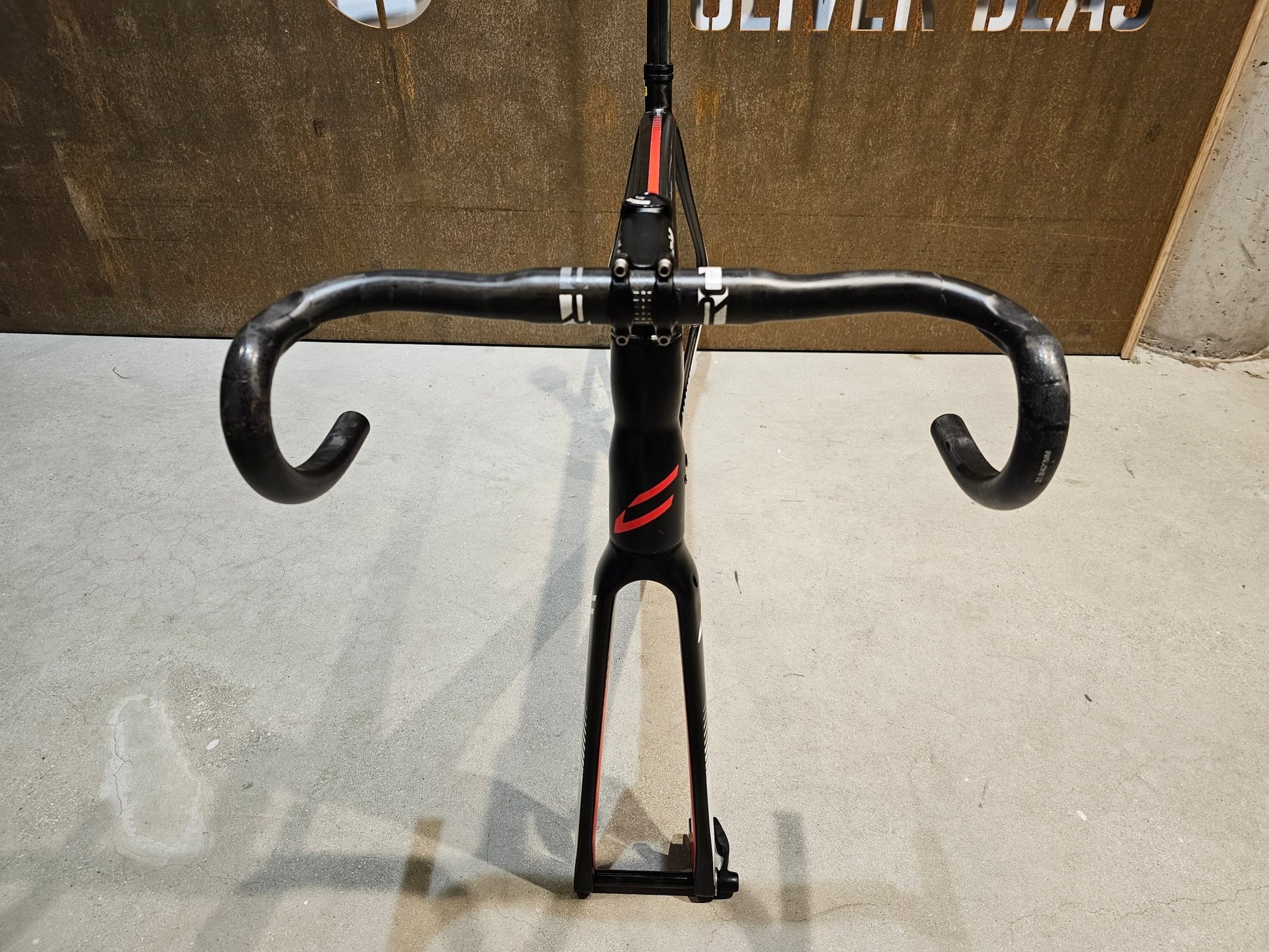 Rennradrahmen von Centurion, CENTURION GIGADRIVE DISC TEAM / 56CM in variant_title vor USEDBIKES - OB.DE Hintergrund